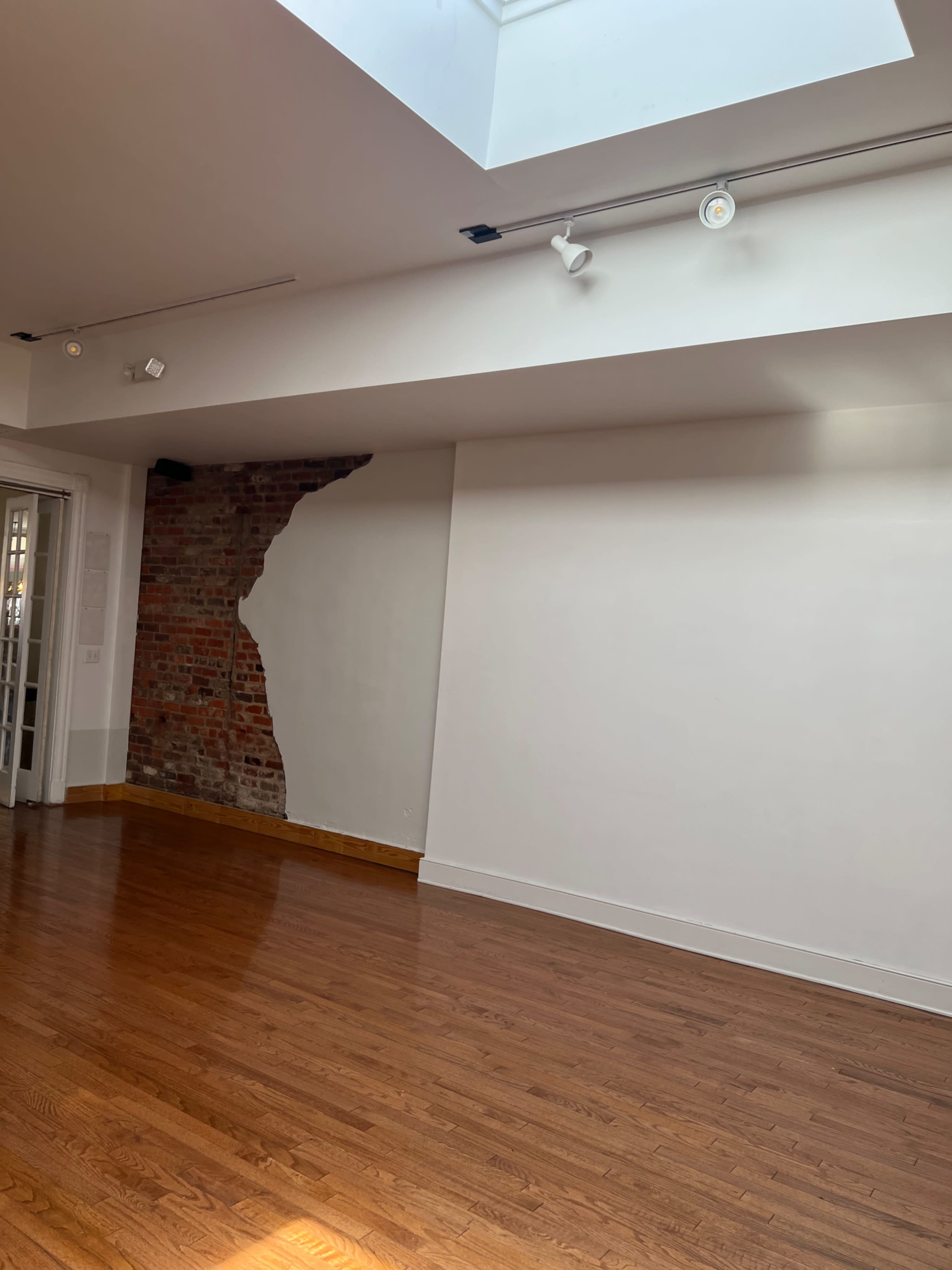 Downtown blank canvas (natural light) studio and/or event and/or meeting and/ or dance studio  space Image in Downtown, Richmond, VA
