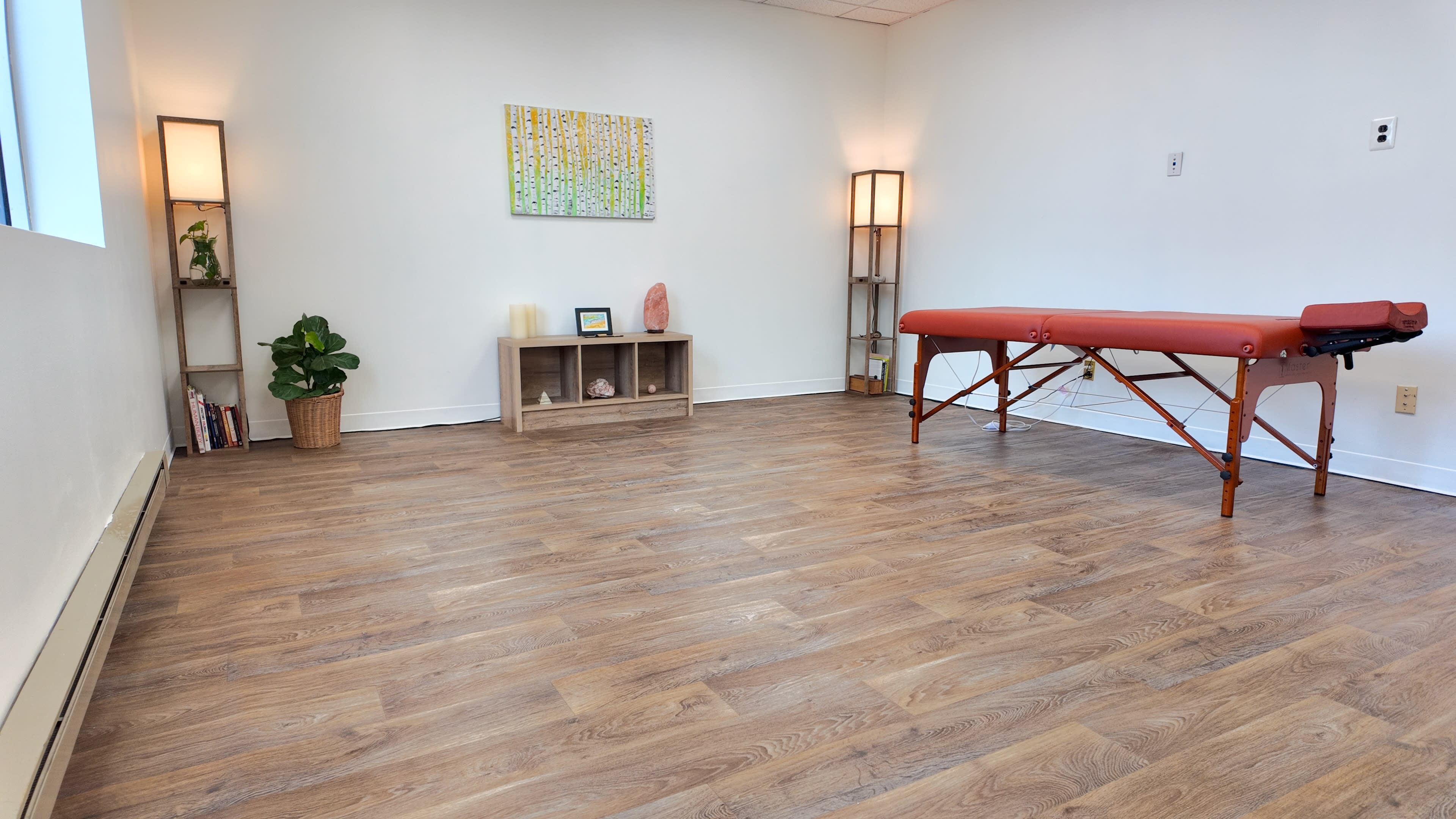 Cozy & Quiet Urban Studio with Free Onsite Parking – West Babylon Image in Babylon, West Babylon, NY