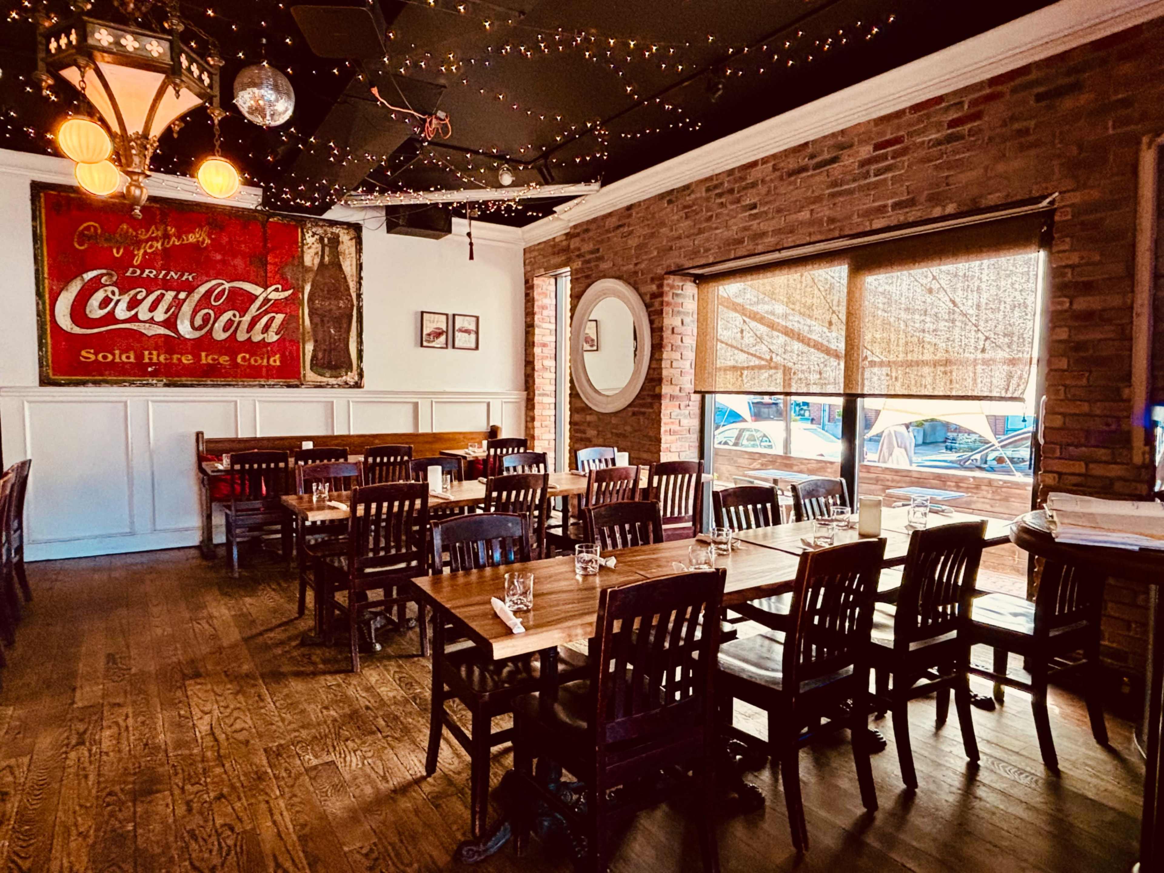 Cozy Italian Speakeasy With a Cozy Vintage Flare! Image in Regal Heights, Toronto, ON