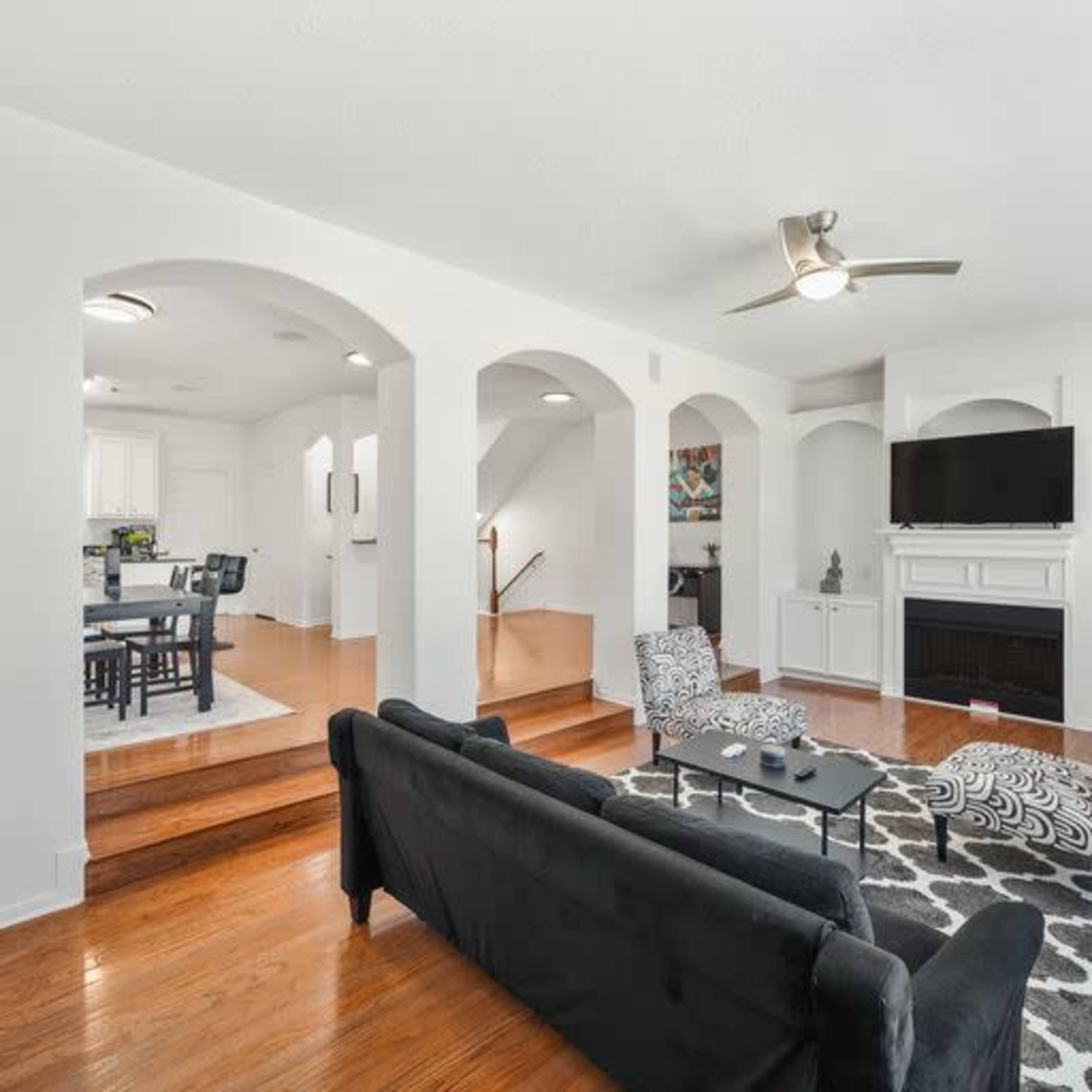 3-Story Luxury Escape in the Heart of Downtown Image in Greater Third Ward, Houston, TX