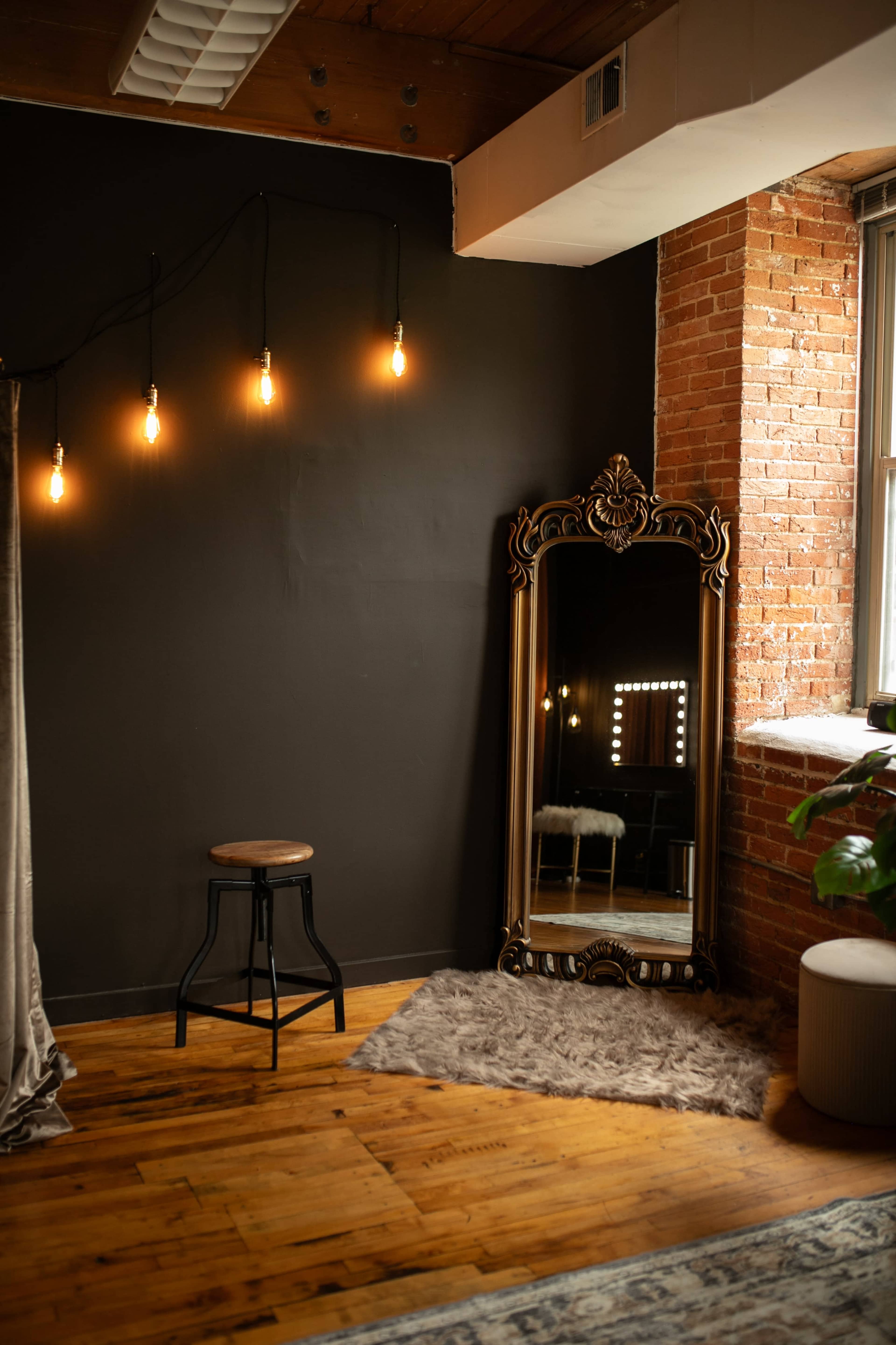 Stylish Urban Photo Studio & Creative Space w/ Natural Light Image in Hampden, Baltimore, MD