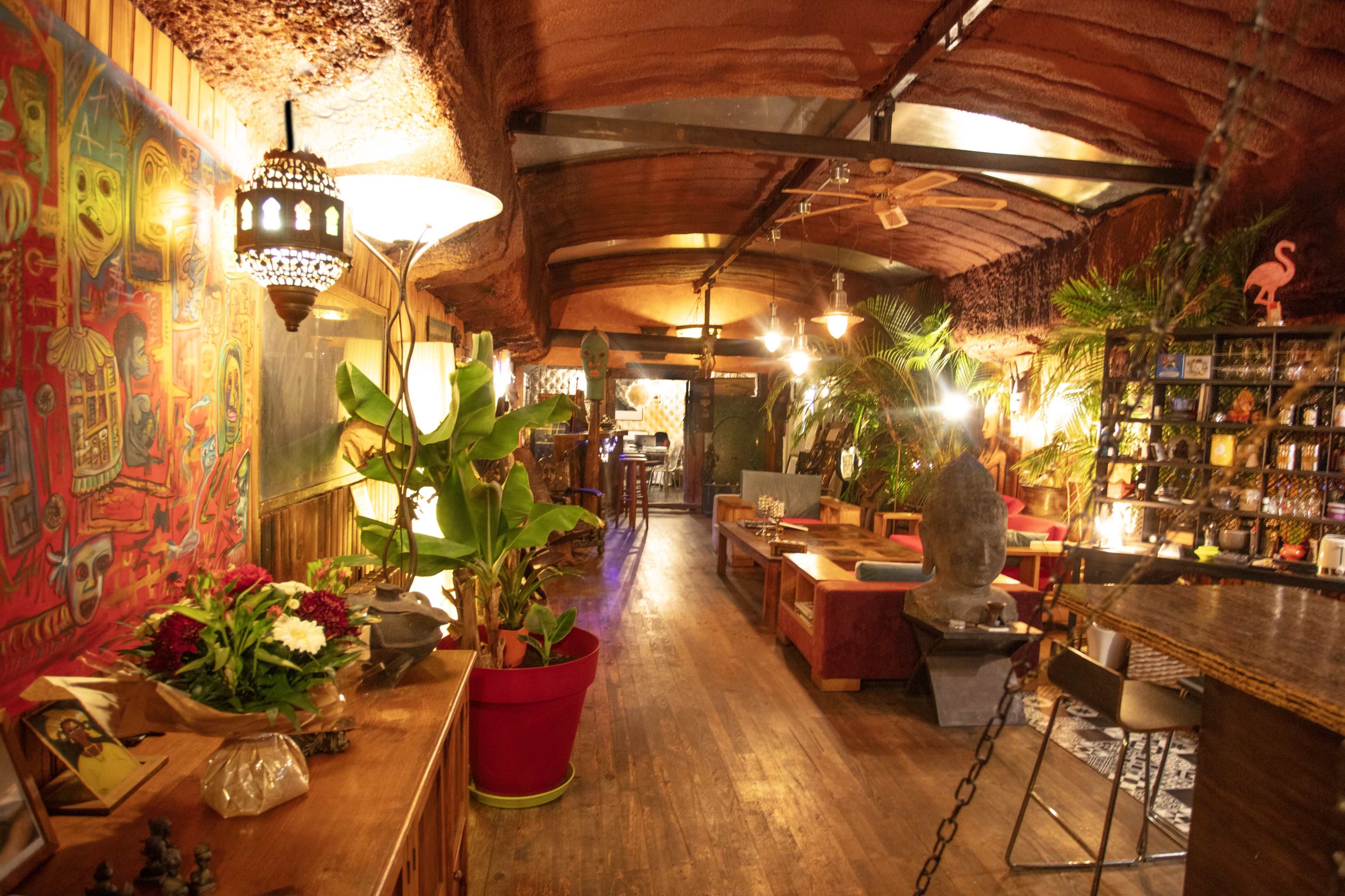 it's a boat on the river , very quiet  except us .... Image in , VILLENEUVE-LA-GARENNE