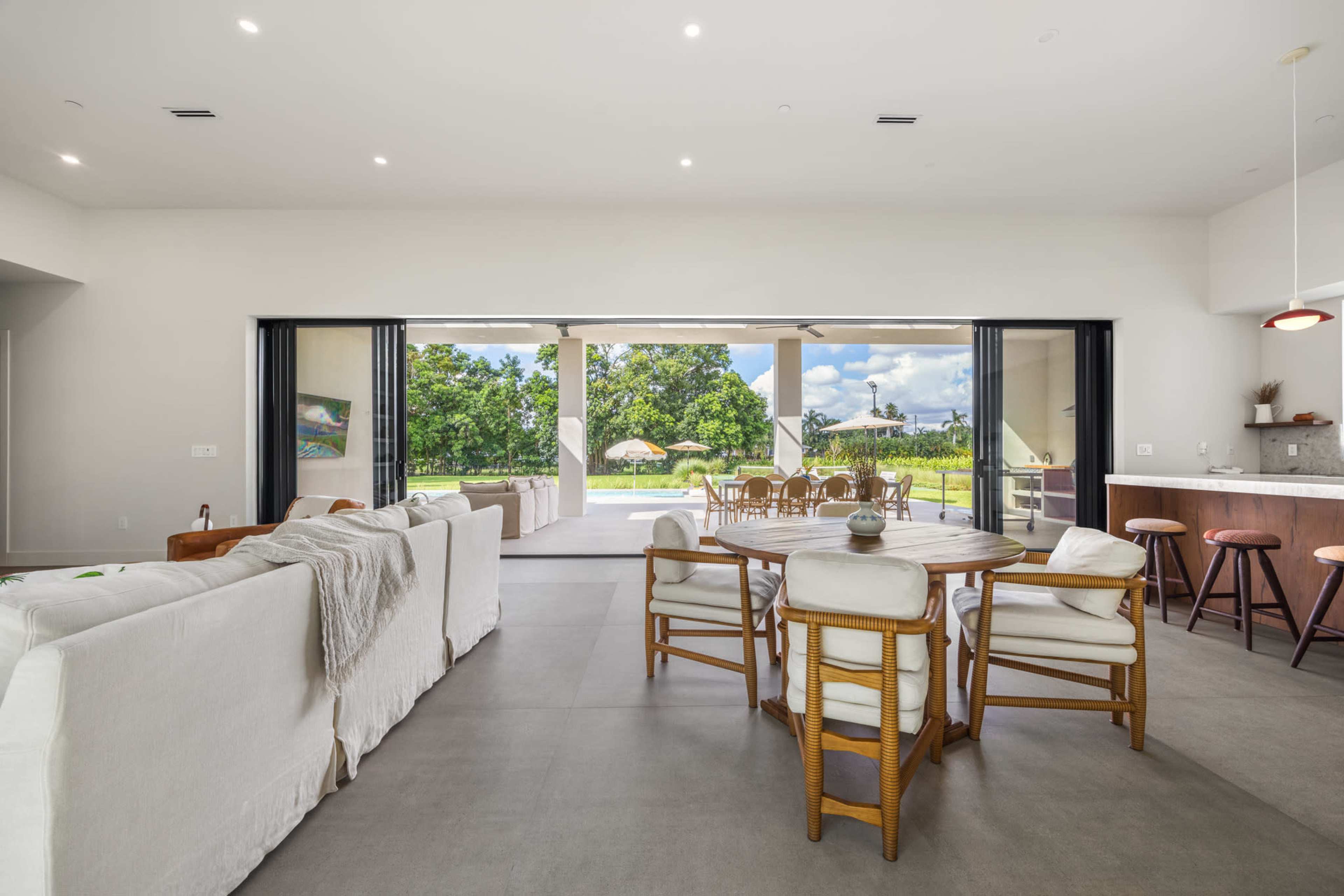 Modern Hacienda Retreat with Pickleball Court, Expansive Patio & Chef’s Kitchen Image in Plantation, Plantation, FL