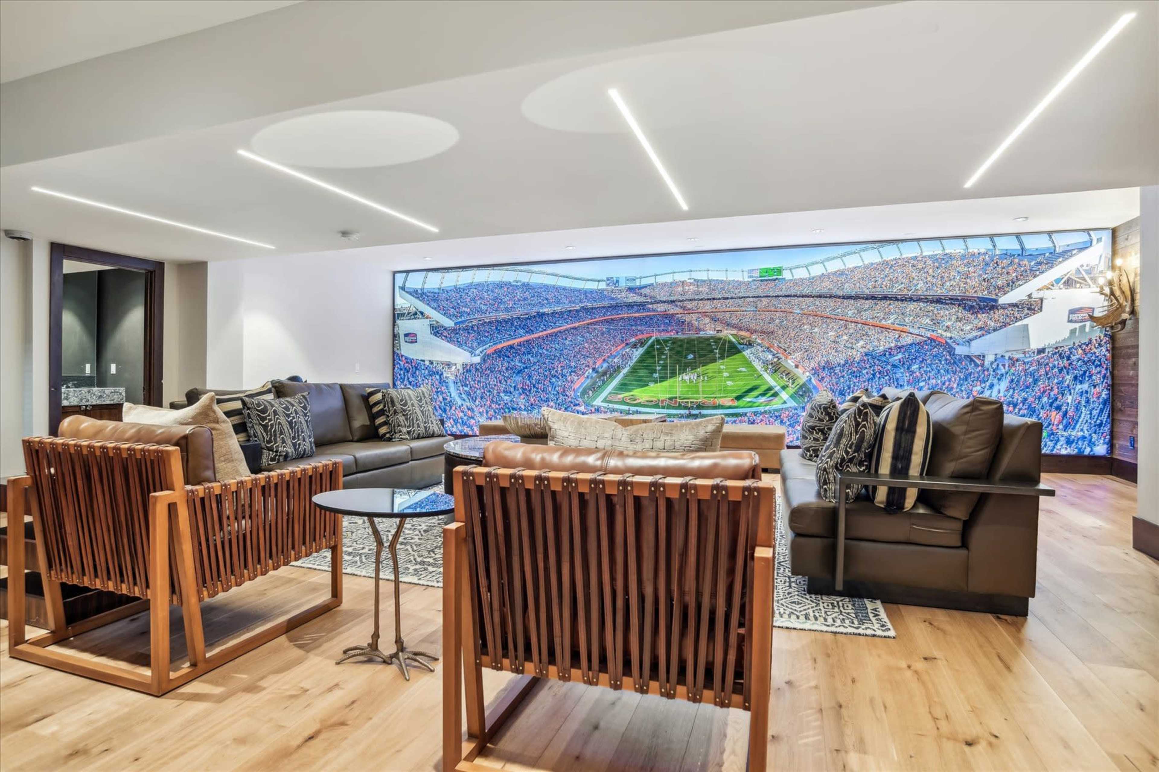 Exclusive Villa with Expansive Space and Private Bar Image in Foxfield, Foxfield, CO