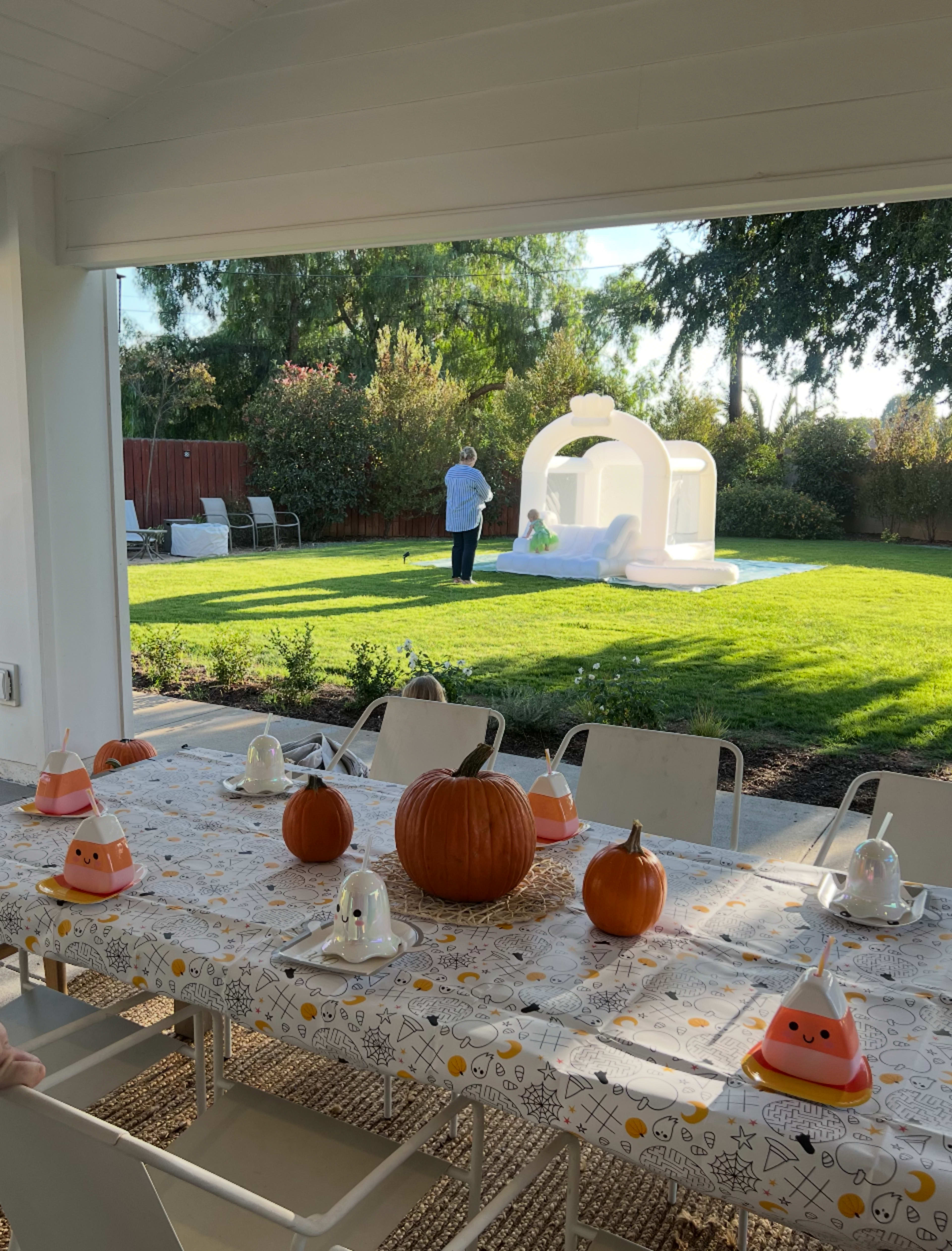 Stunning mid-century modern backyard oasis nestled in the heart of North Tustin, California. Image in North Tustin, North Tustin, CA
