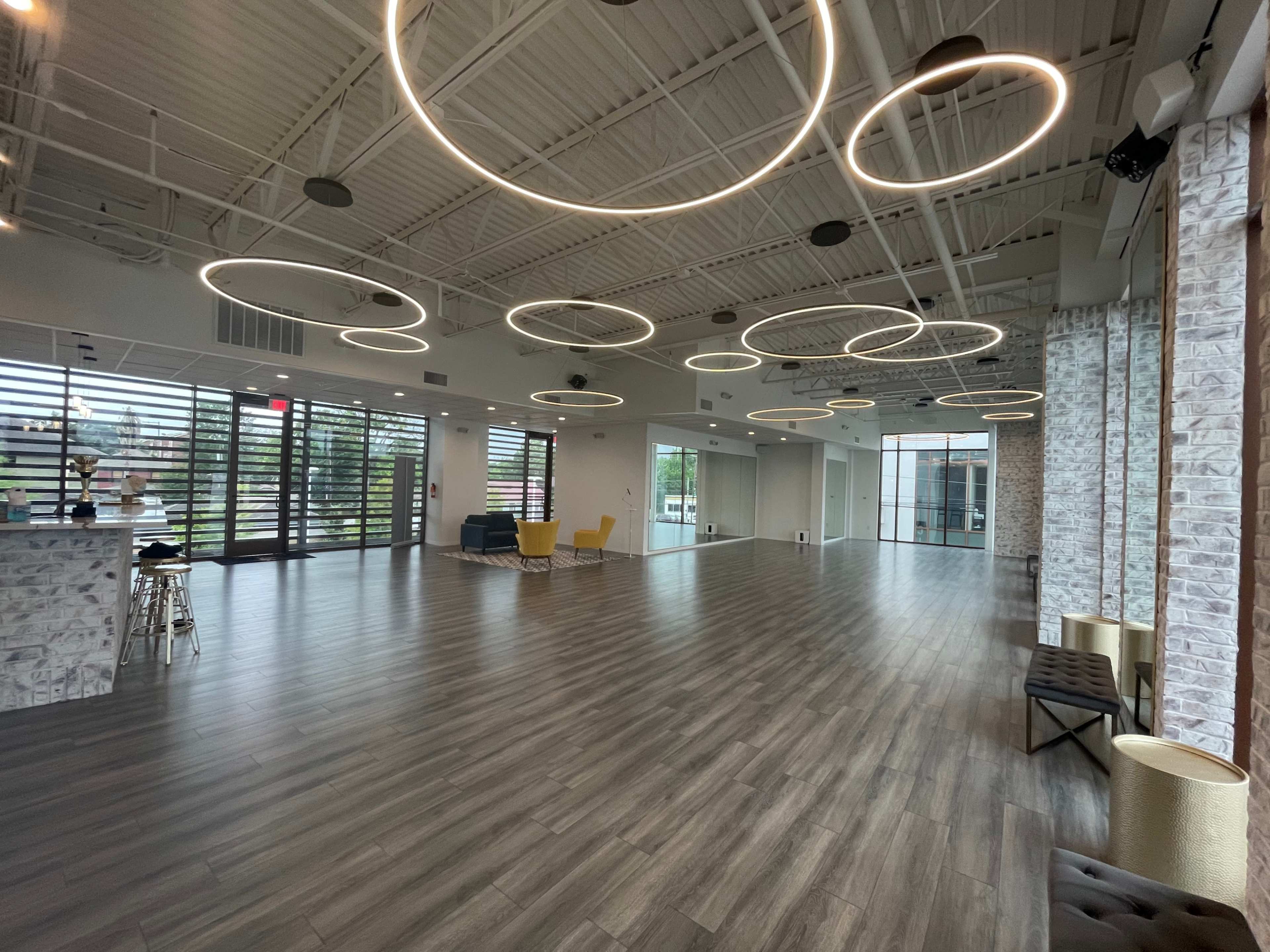 Bright Second-Floor Studio with Natural Light Overlooking 11th Street Image in Greater Heights, Houston, TX