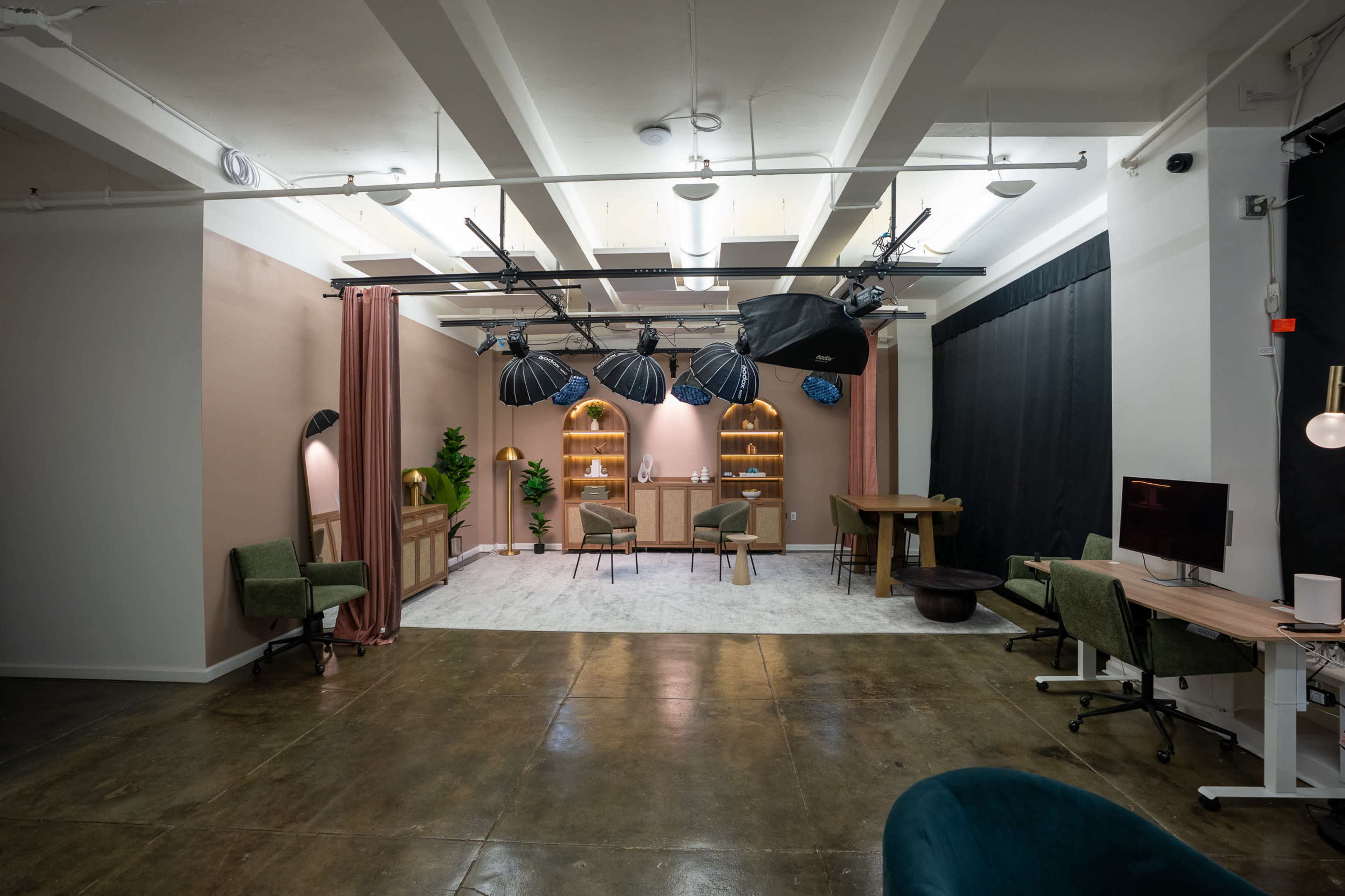 Interview Filming Studio Image in Midtown Manhattan, New York, NY