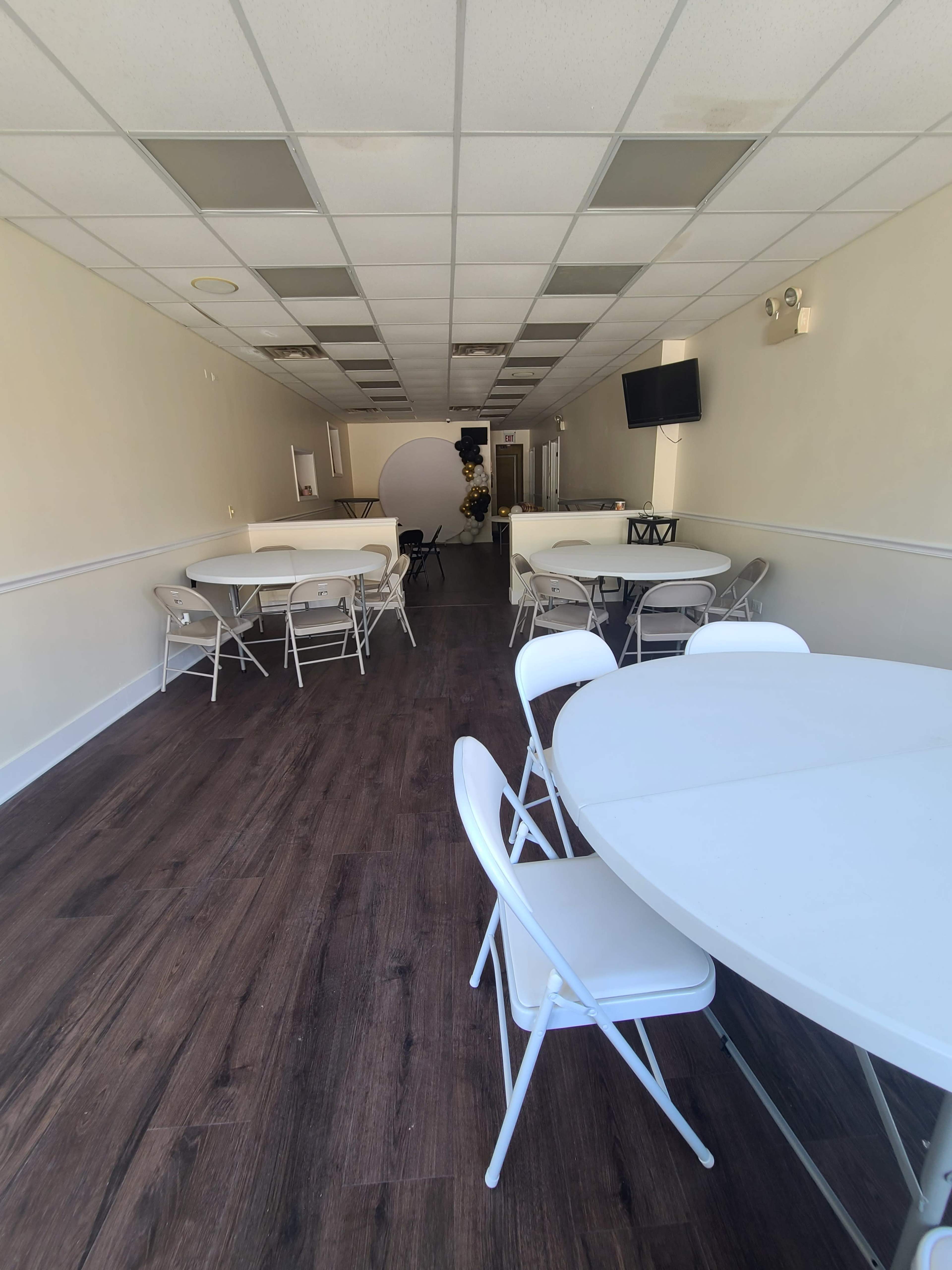 Open Concept Location and Creative Studio Image in South Side, CHICAGO, IL