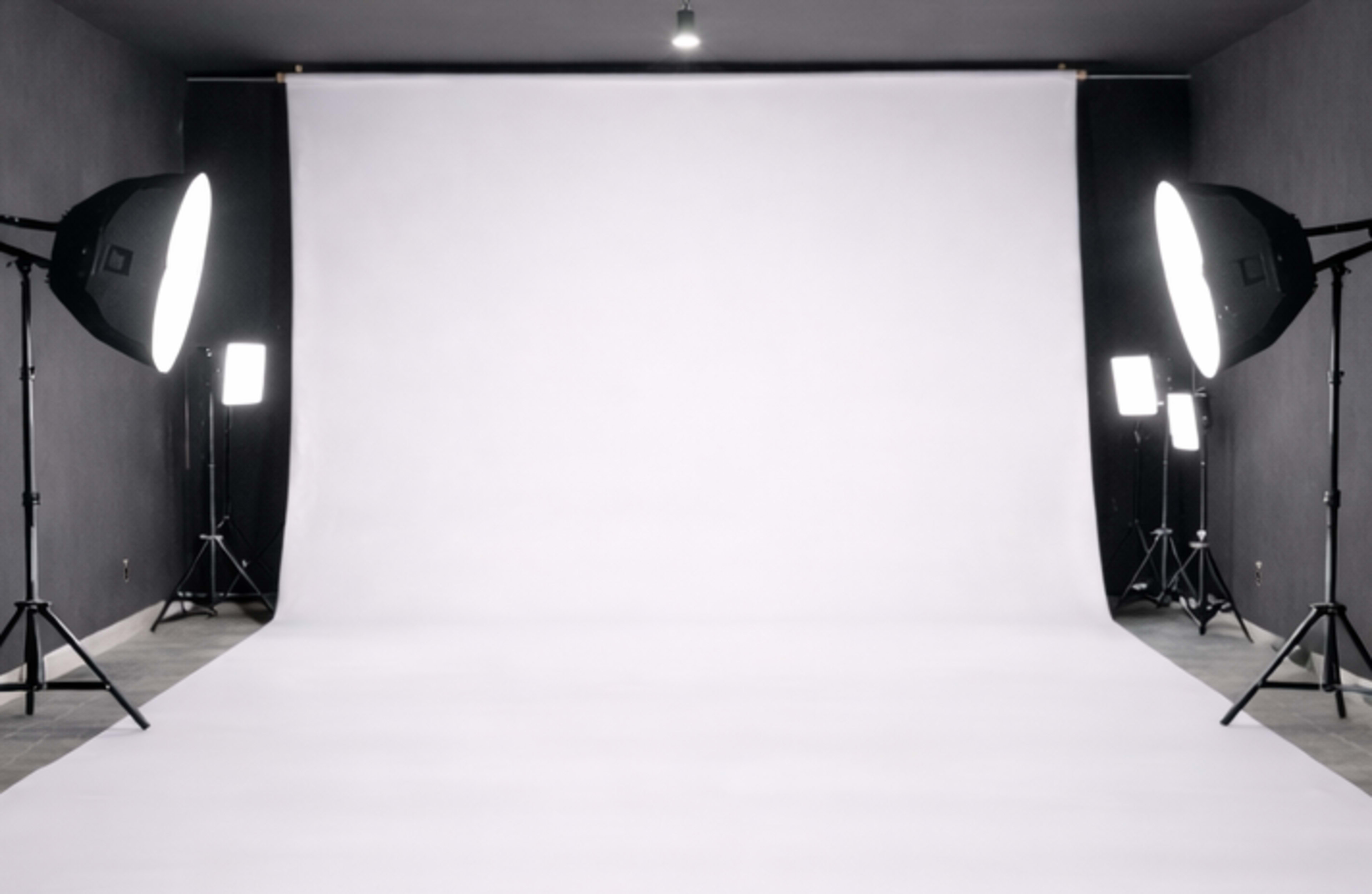 Runway Photo Studio (Light-Controlled) & Yard Image in Bayview, San Francisco, CA