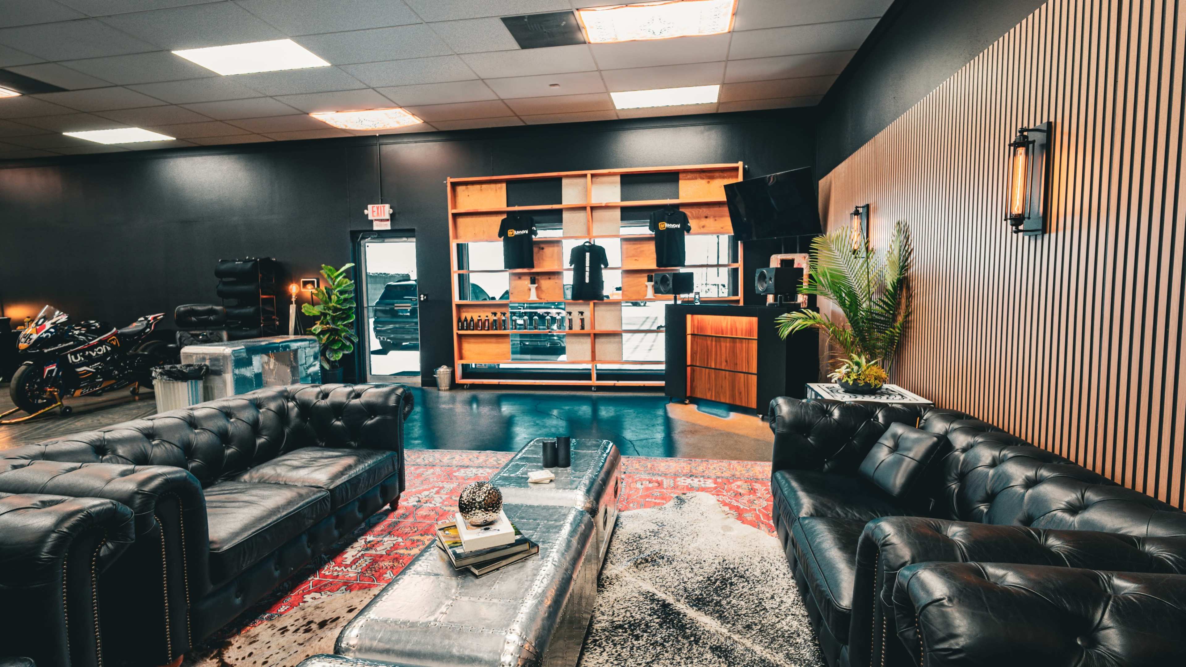 Expansive Urban Loft with Drive-In Access: Ideal for Car Shows, Fashion Events & Film Shoots Image in Winchester, las vegas, NV