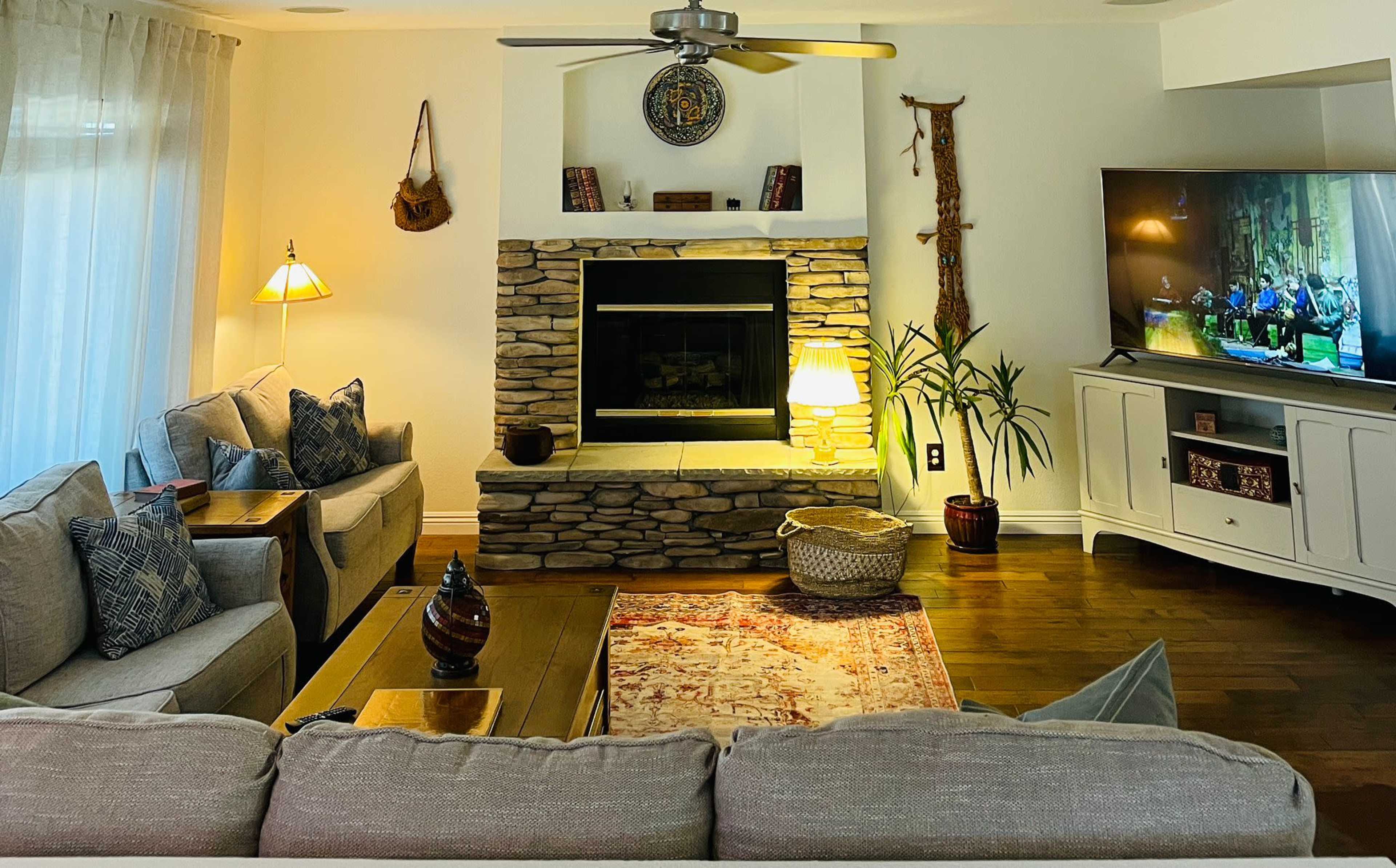 peaceful 4bd house near wineries unique interior design Image in , menifee, CA