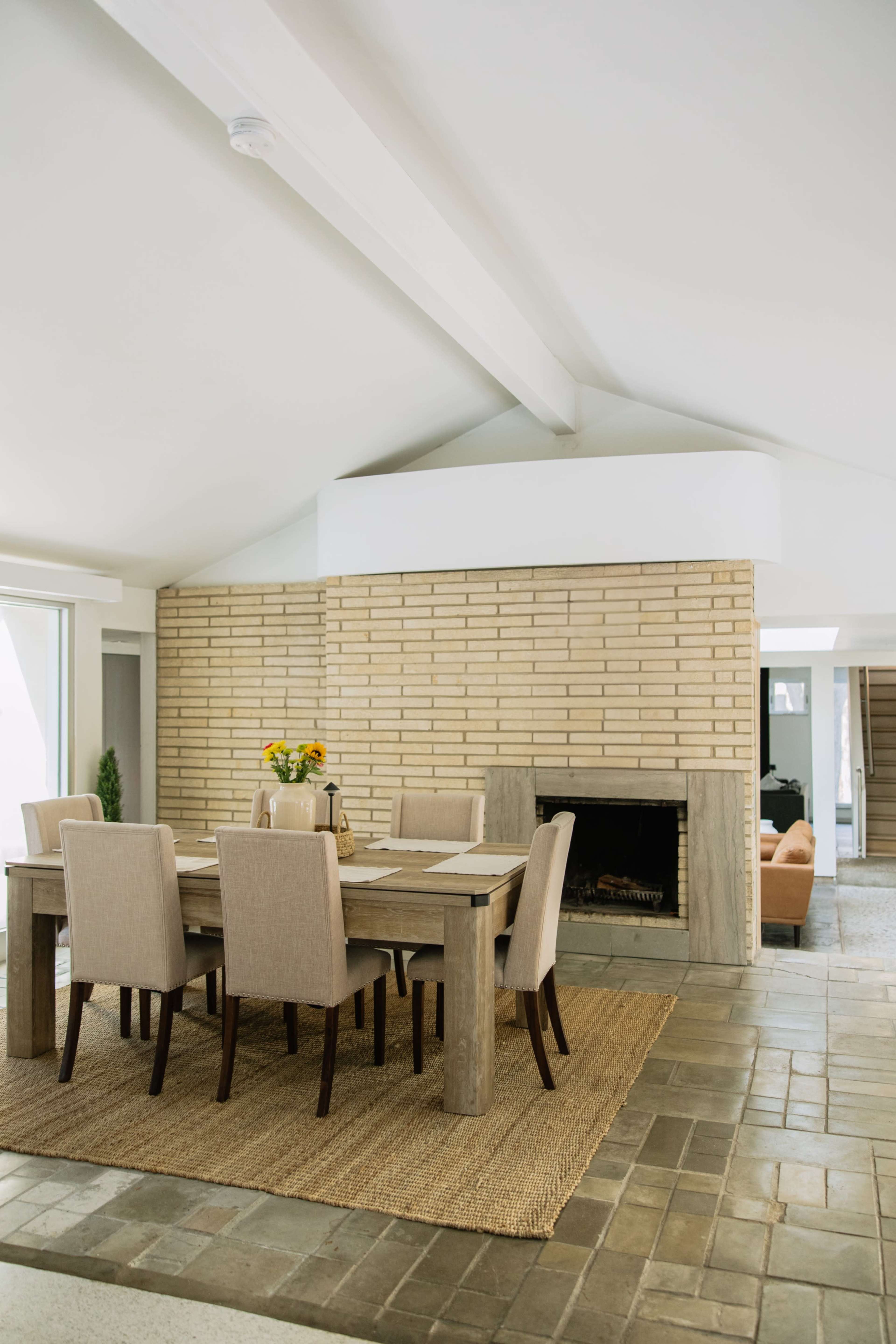 Mid Century Modern with Natural Light Image in Brunswick, Eau Claire, WI