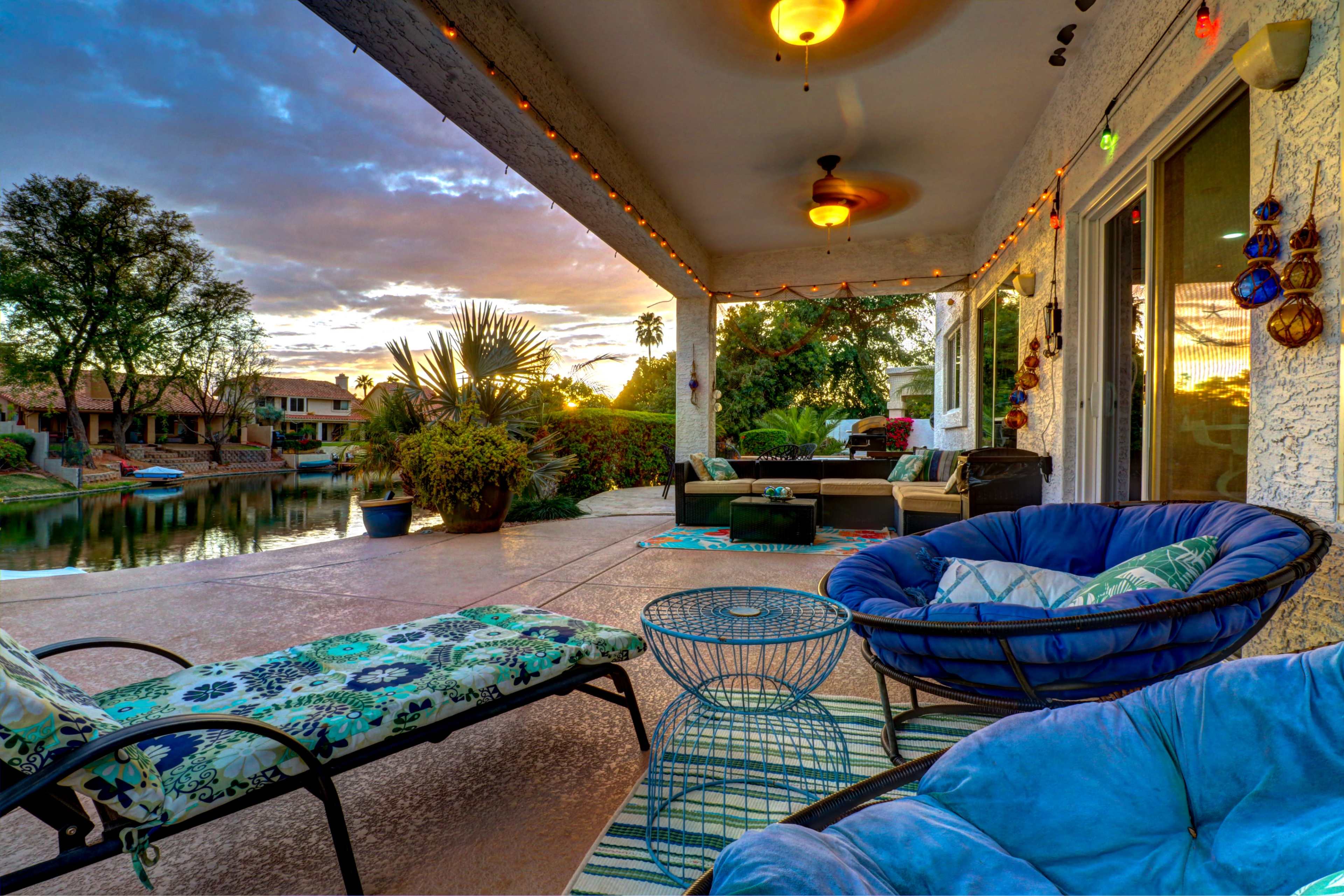 Contemporary Modern Lakefront - Black and White with Splashes of Color Image in Ocotillo Association, Chandler, AZ