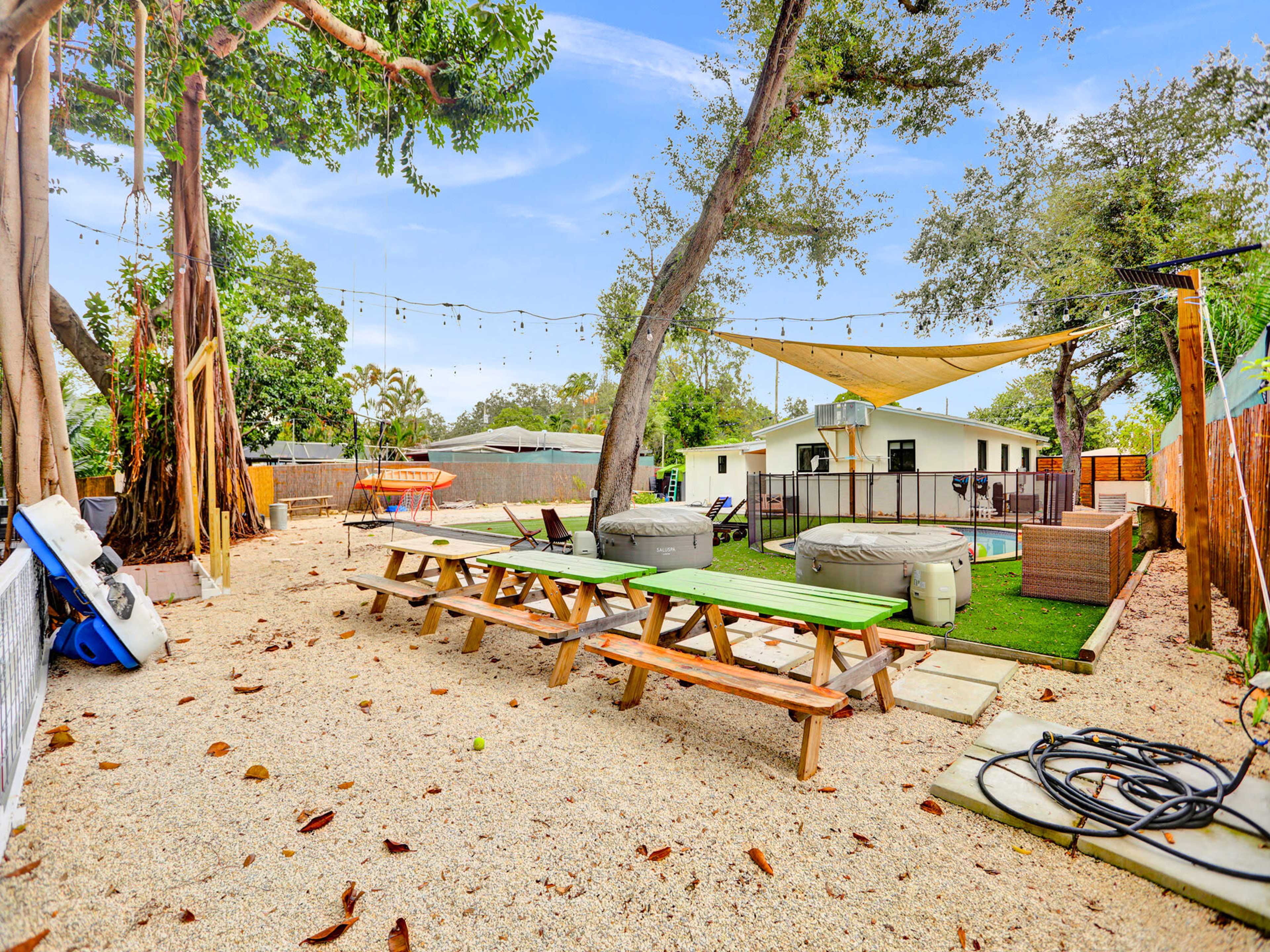 Lakefront Oasis with Pool and Large Backyard Perfect for Events Image in West Park, west paek, FL