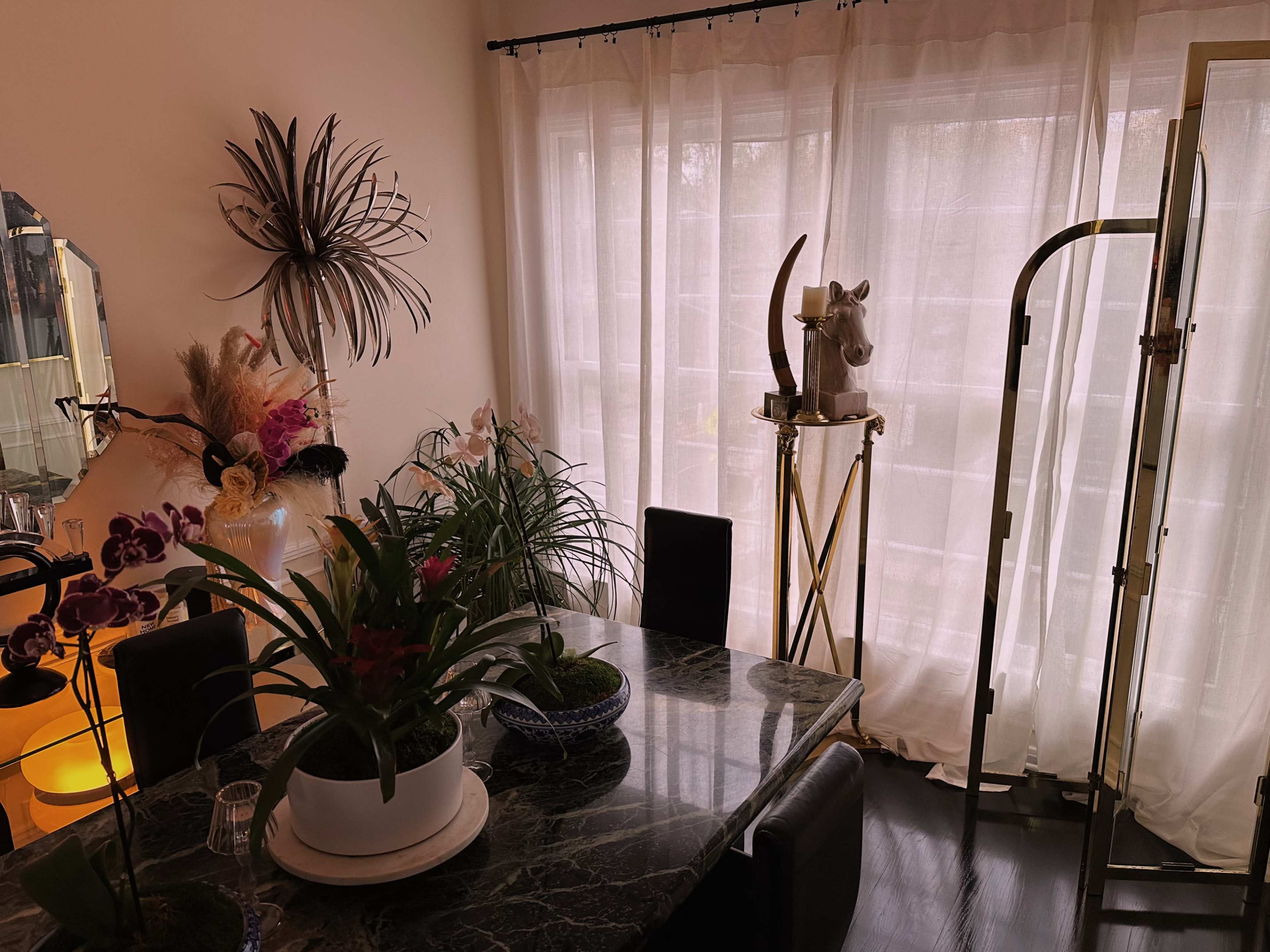 Historic Art Deco Apartment with Old Hollywood Glamour Image in Hancock Park, Los Angeles, CA