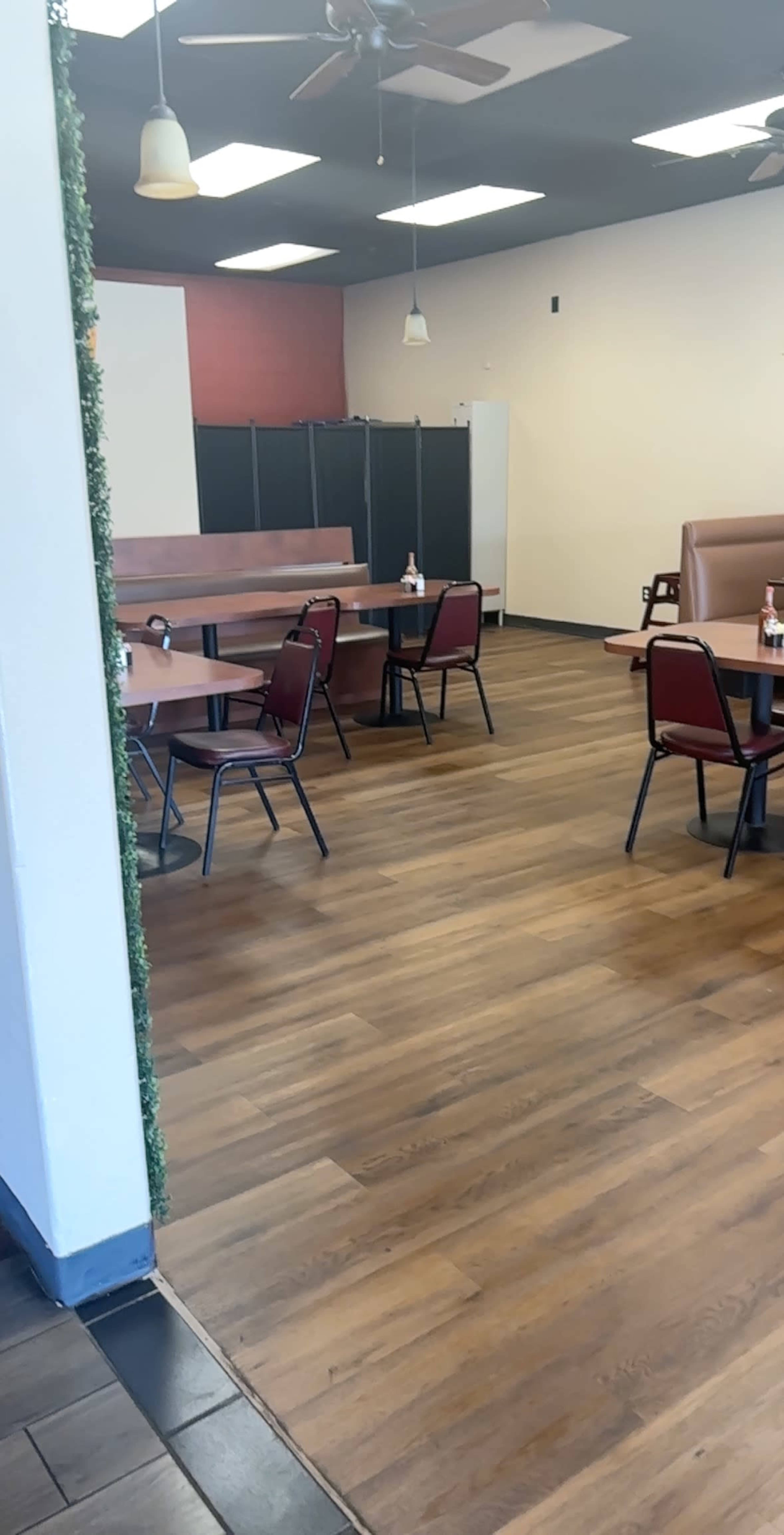 Spacious Urban Restaurant Venue for Events & Meetings Image in West End, Fontana, CA