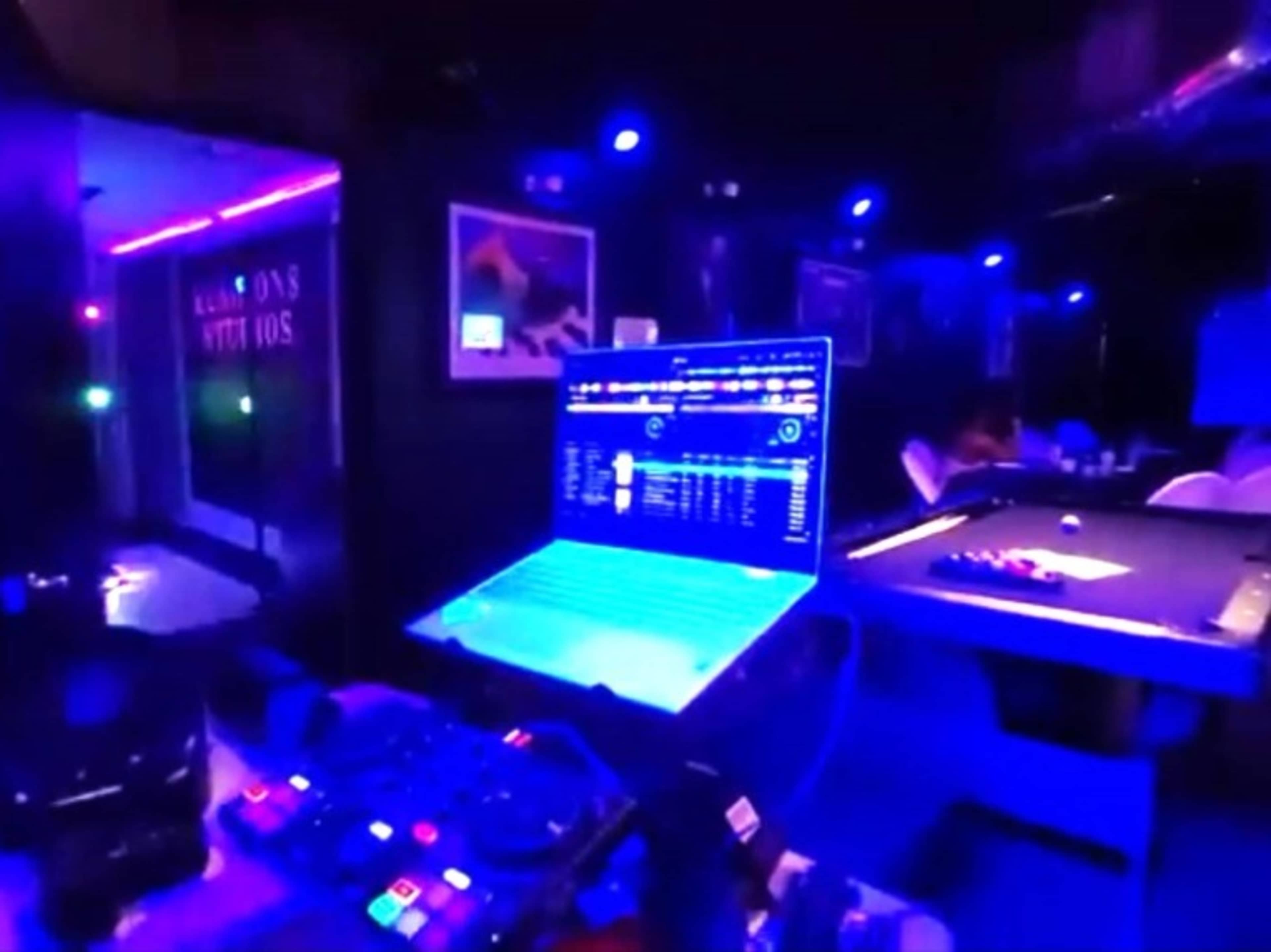 DJ - Music