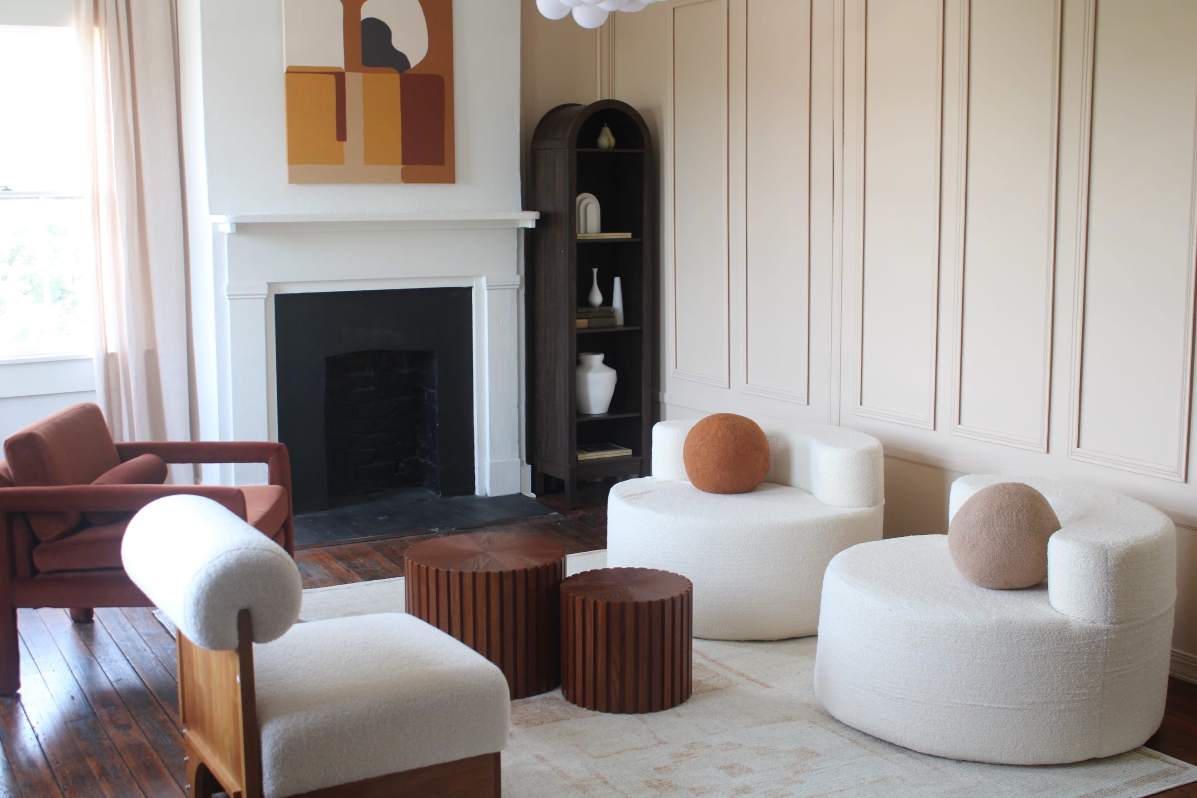 The Queen of Hearts: Fully styled, retro-modern lounge Image in South Historic District, Savannah, GA