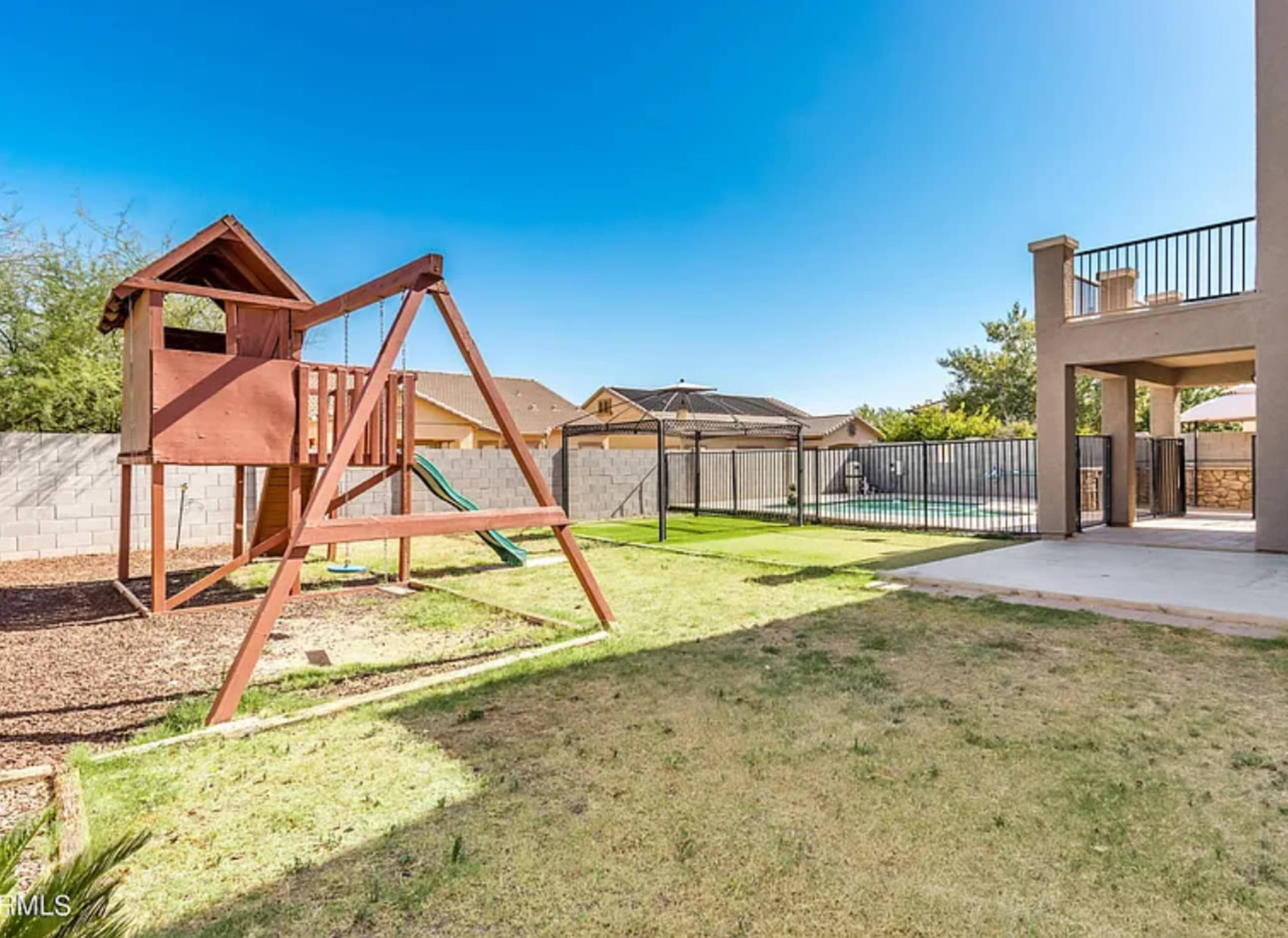 Spacious Yard with Turf & Pool – Ideal for Any Occasion! Image in Casa Grande, Casa Grande, AZ