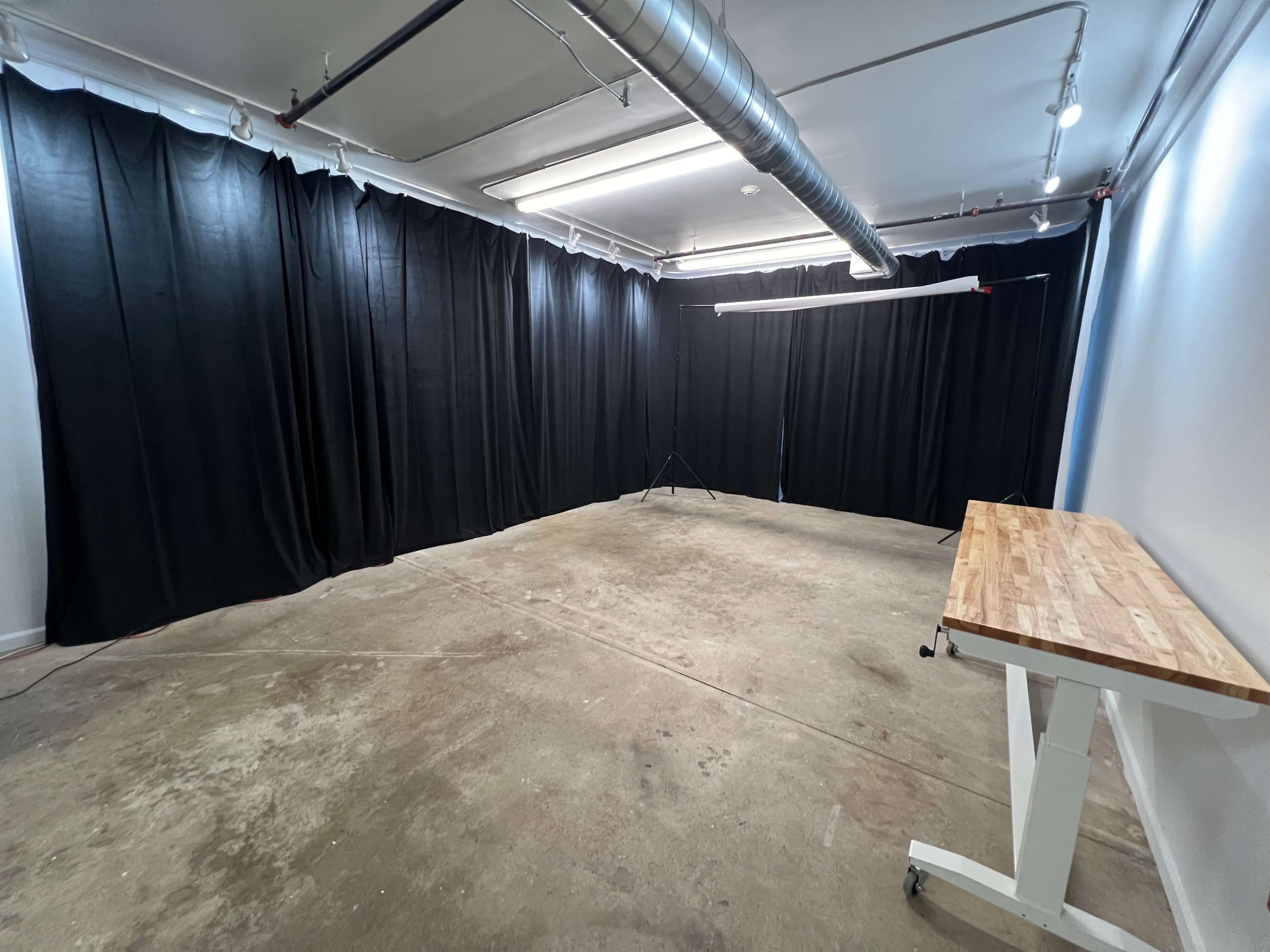 Bright, Spacious, Convenient Photo / Video / Audio Studio - 1 block from NJT Train Station Image in City of Orange, Orange, NJ