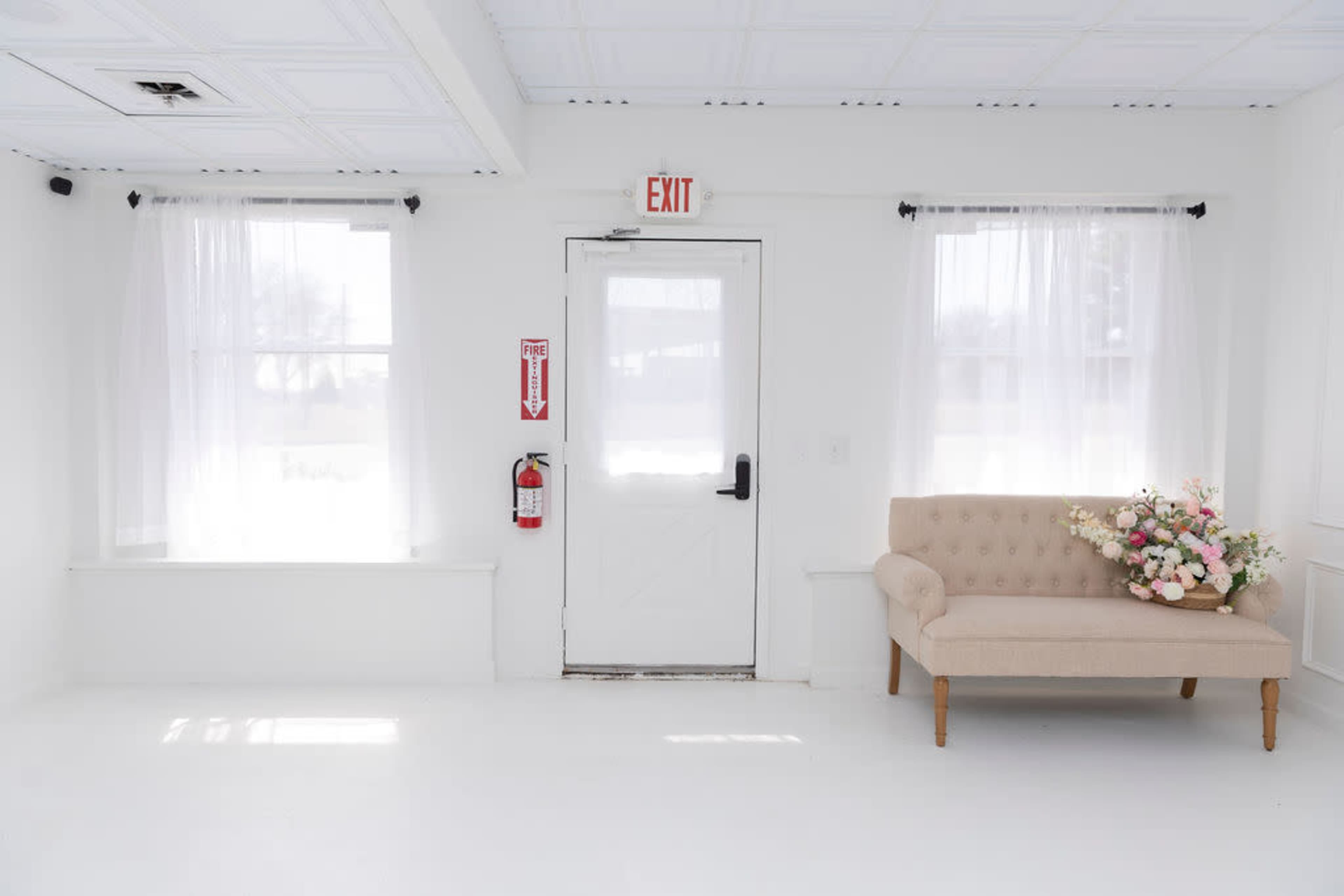 Dreamy Natural Light Photo Studio with Cyc Wall Image in Brighton Township, Brighton, MI