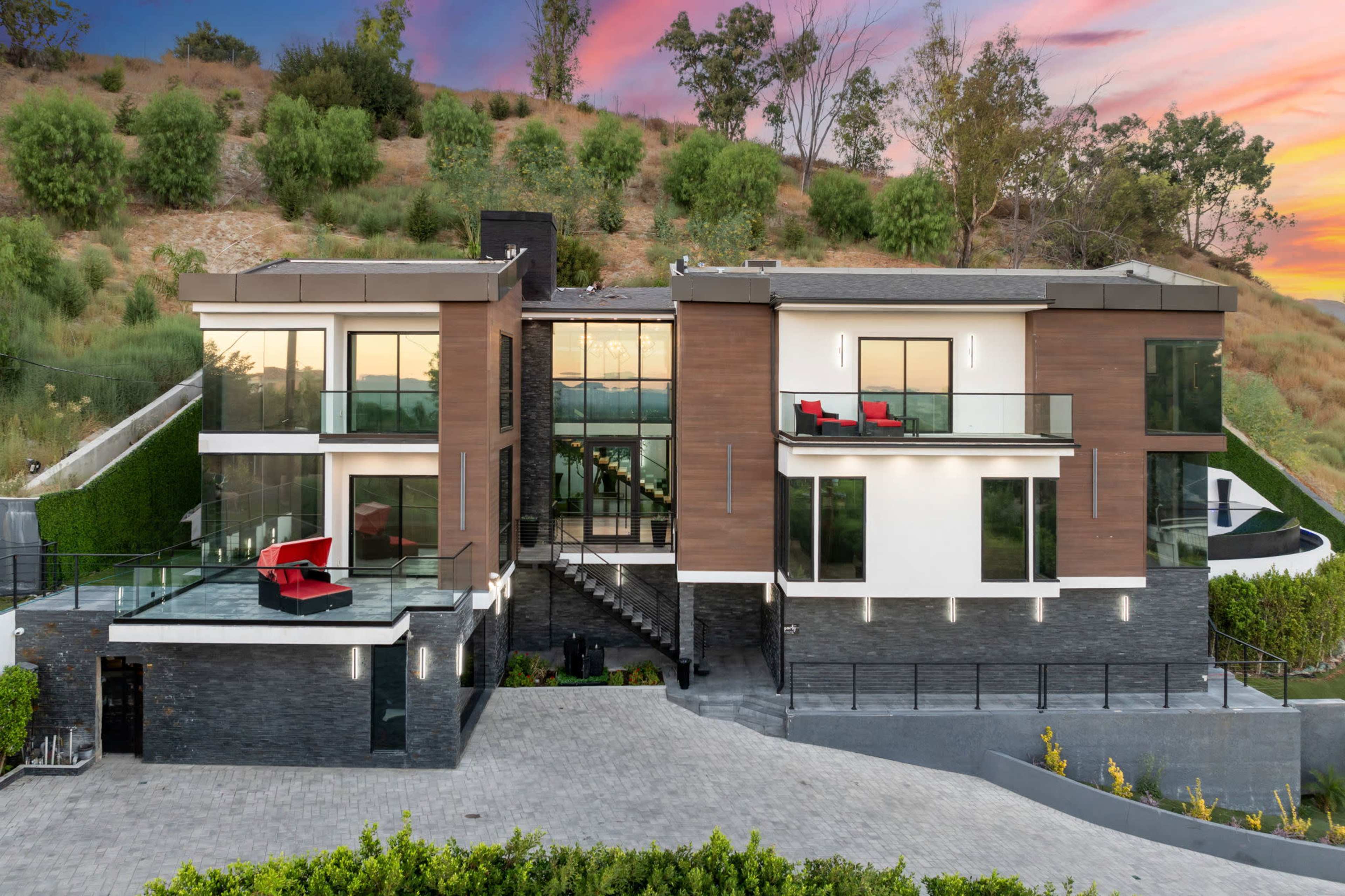 Sky Loft: Luxe Space w/ City Vibes & Infinity Edge Image in Granada Hills, Los Angeles, CA