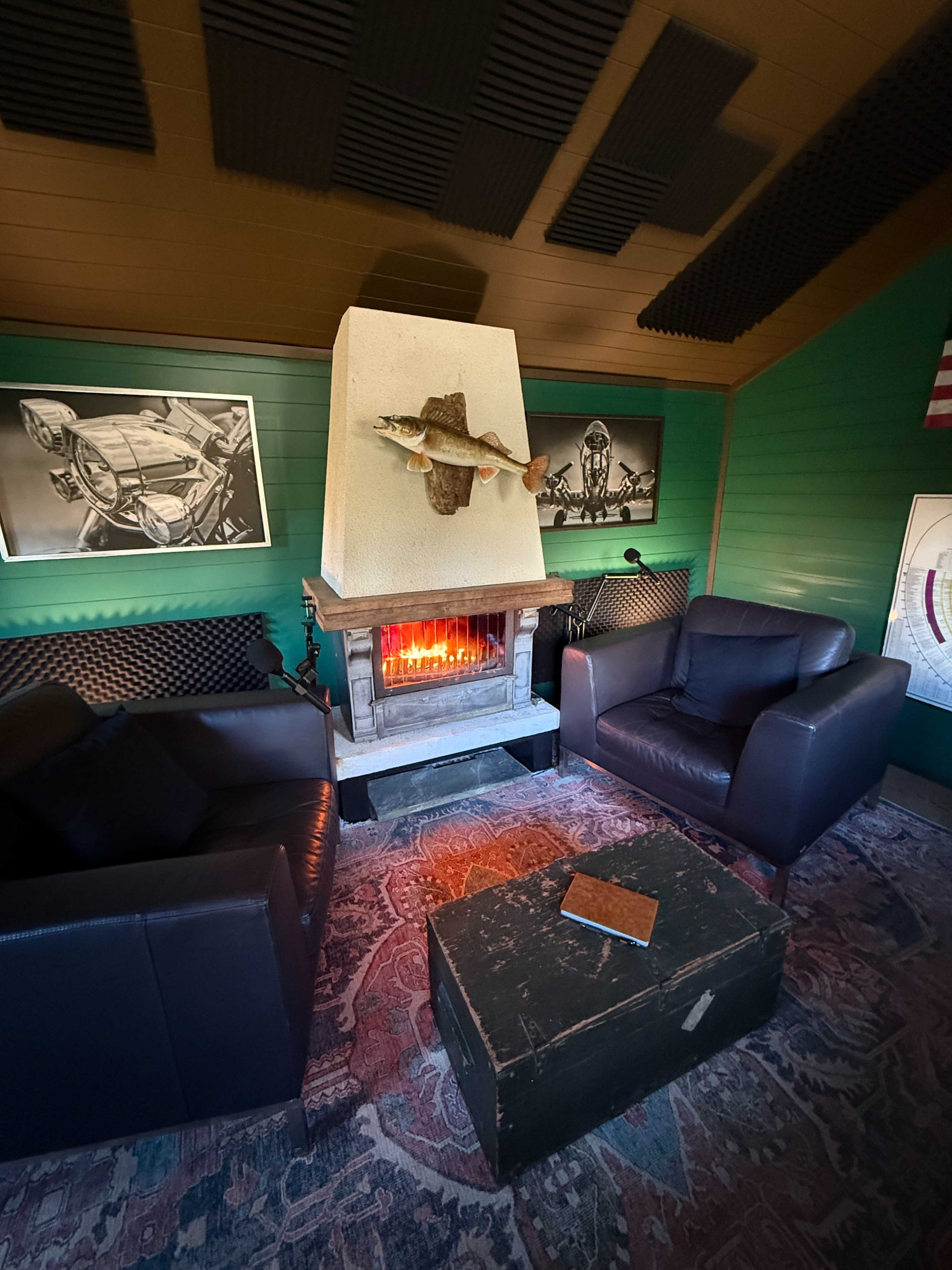 Fireside Podcast Cabin — Rustic, Private & Fully Equipped Image in Robinson Township, McKees Rocks, PA