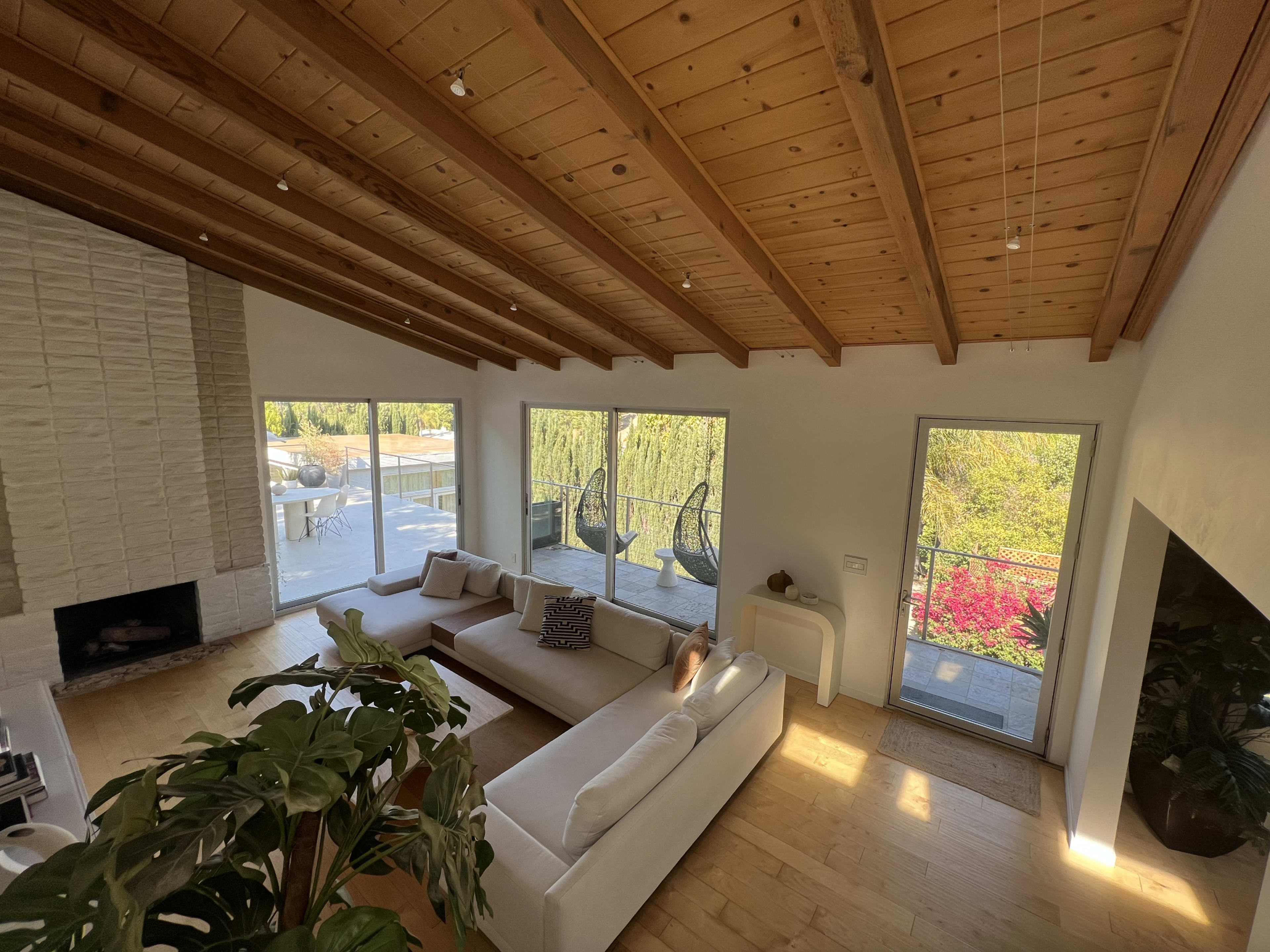 Mid-century modern house and views with gym Image in Woodland Hills, woodland hills, CA
