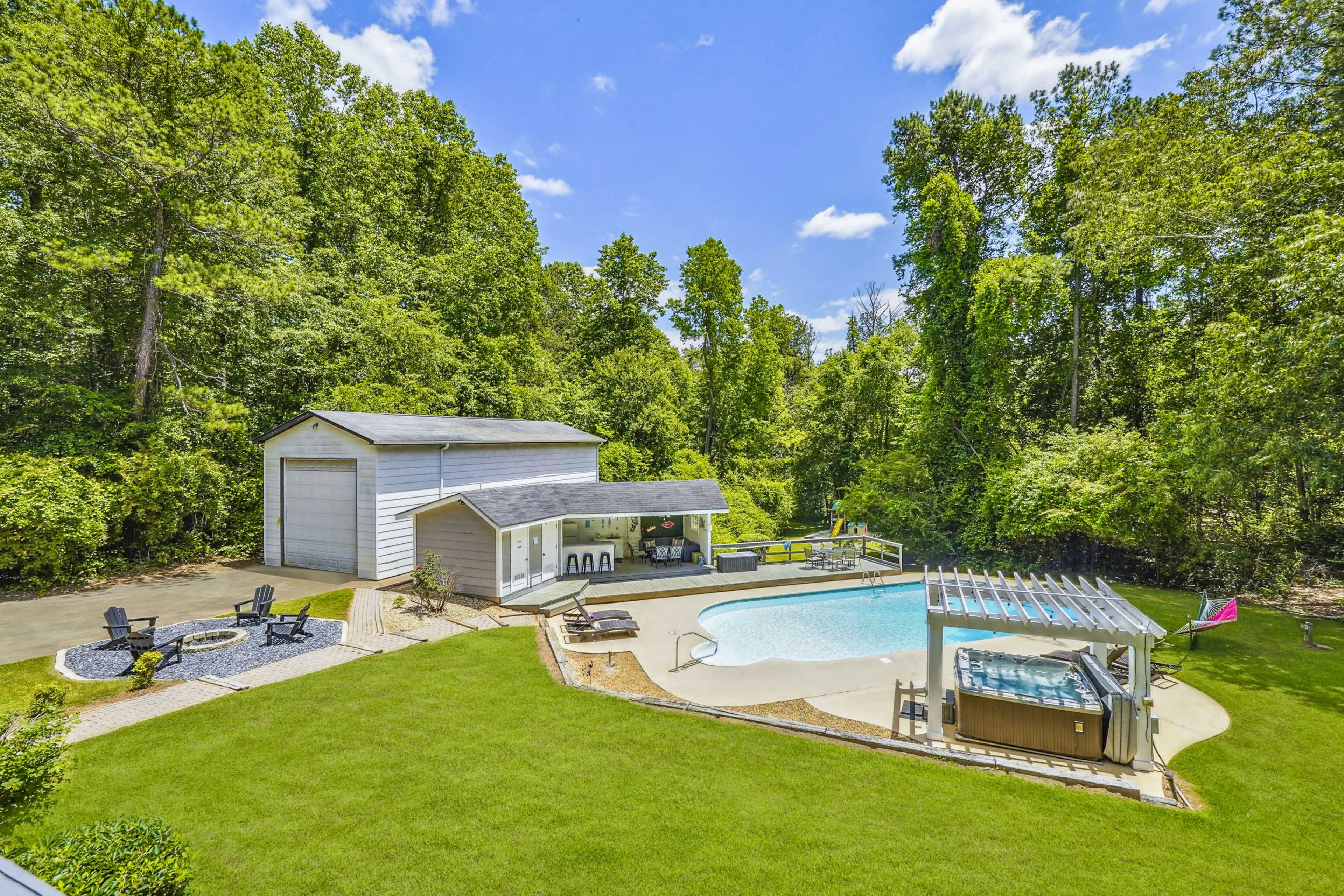 16-Acre Serene Oasis | Pool+HotTub+Firepit+Games Image in , Fayatteville, GA