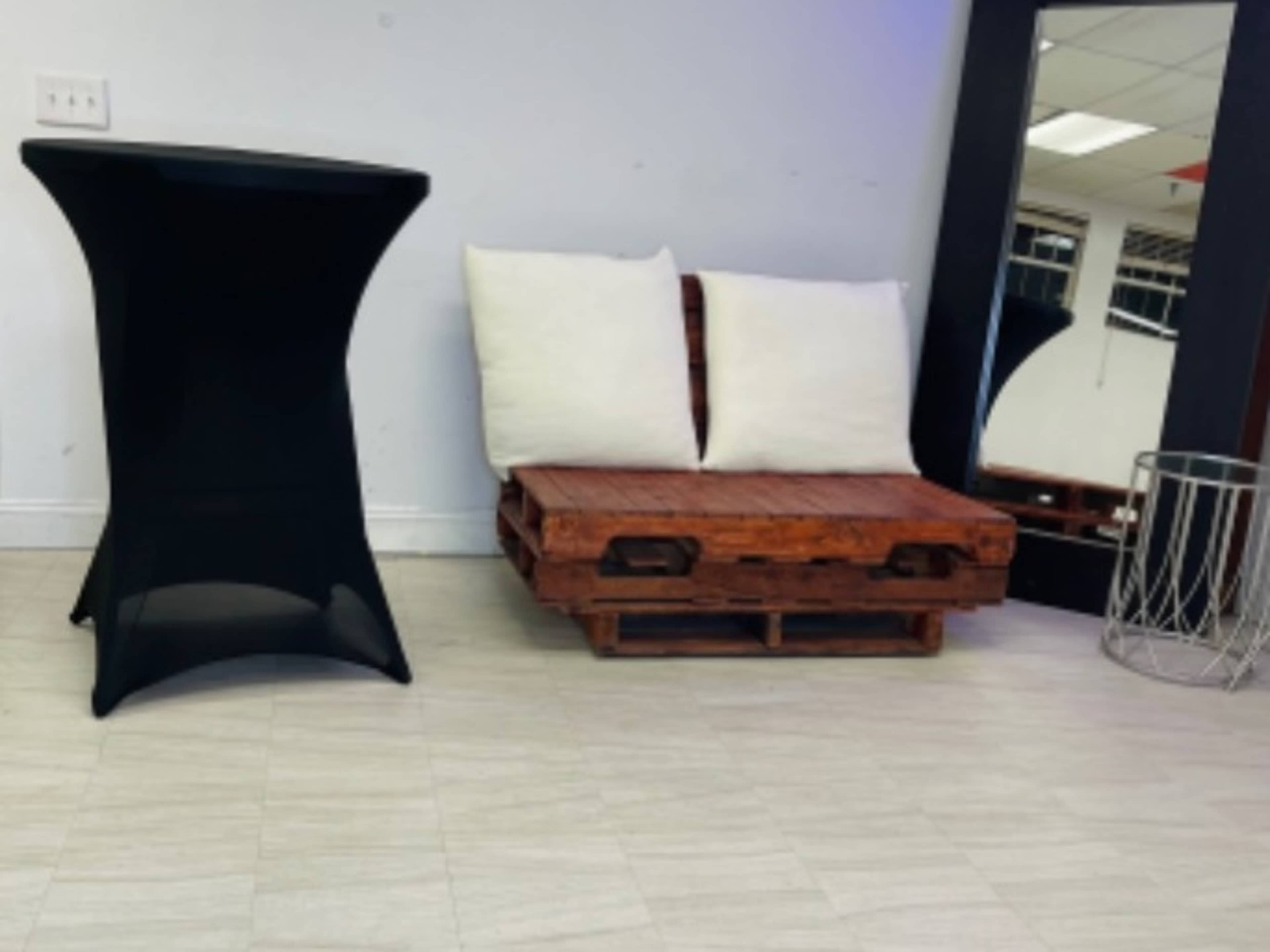 Black fitted cover for High top table 