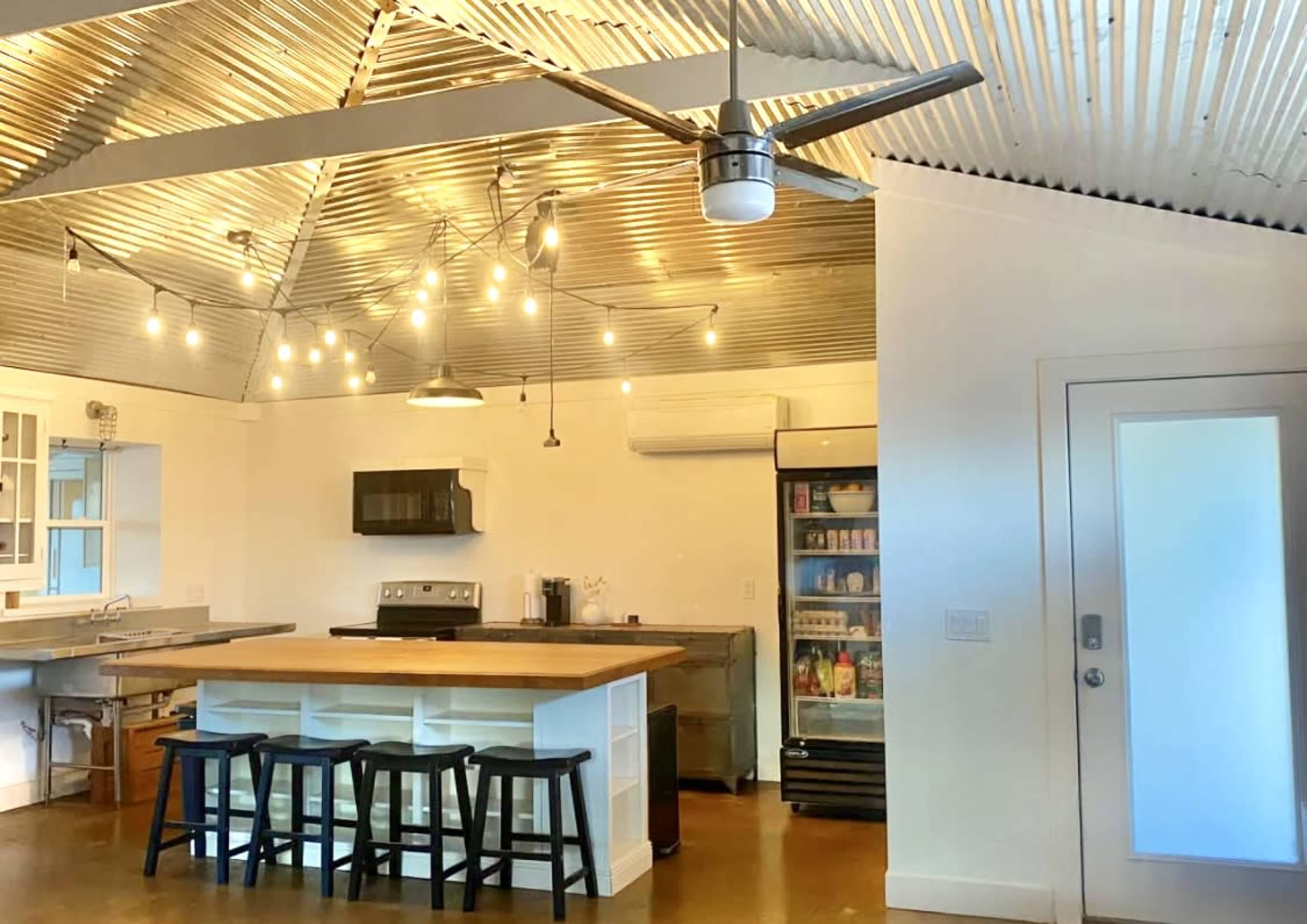 Pool House Bistro Pets allowed w/ 2BR & 4bd w/ & BBQ Image in North Mountain Village, Phoenix, AZ