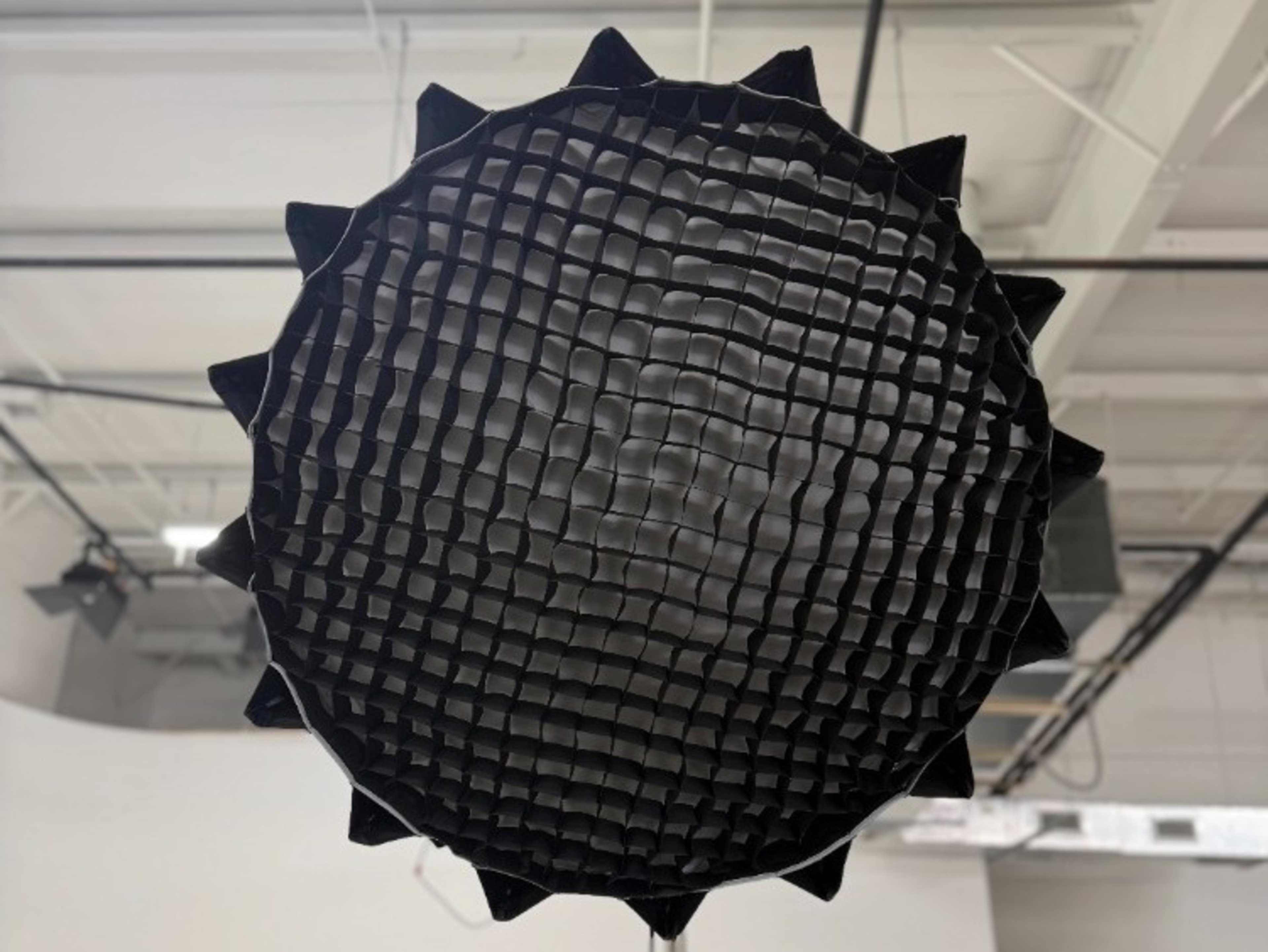 Honeycomb grid light