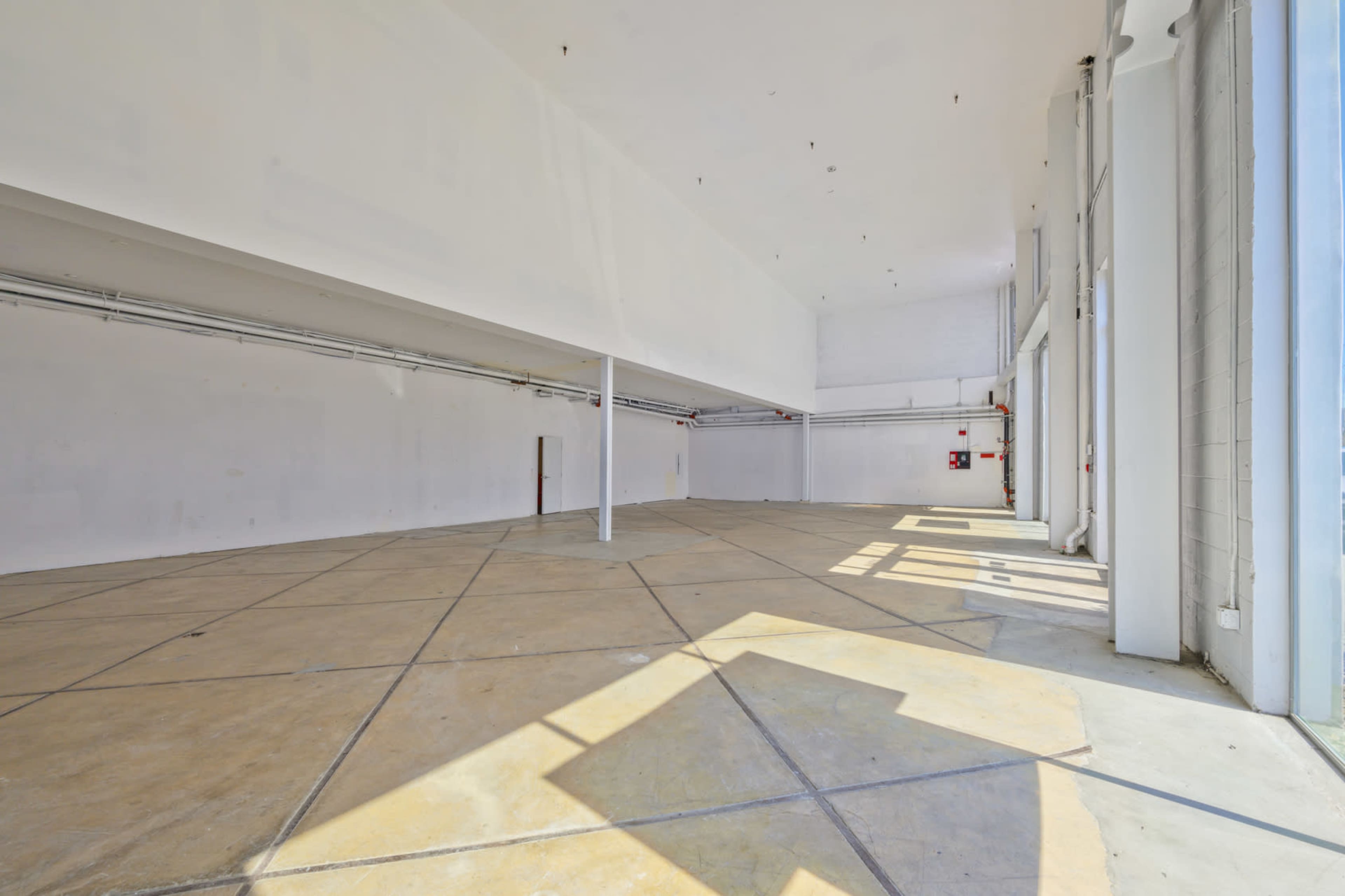 HIGH STREET RETAIL ON MELROSE AVENUE Image in Central LA, West Hollywood, CA