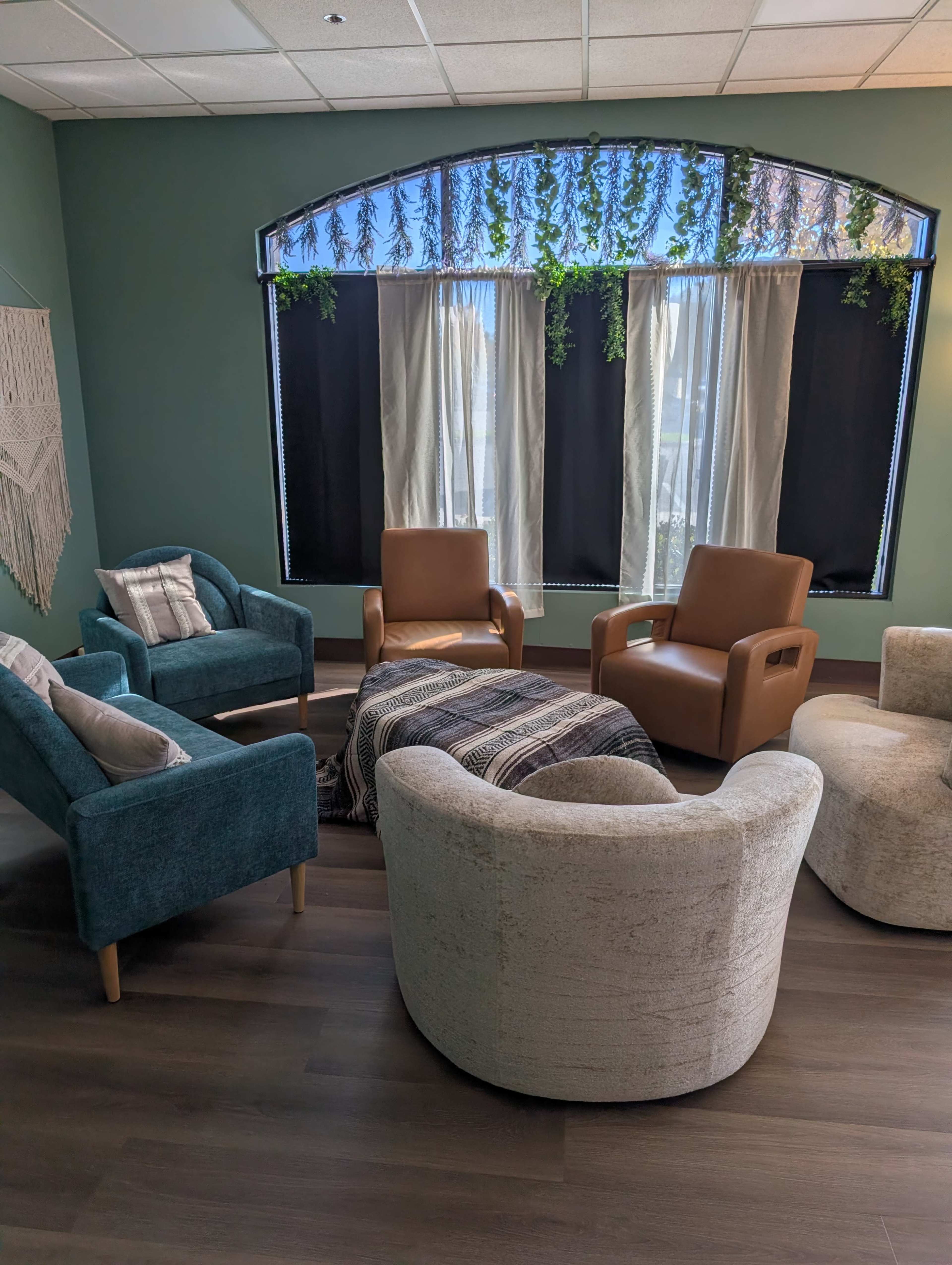 Cal Oaks Boutique in Busy Shopping Center Image in Murrieta, Murrieta, CA