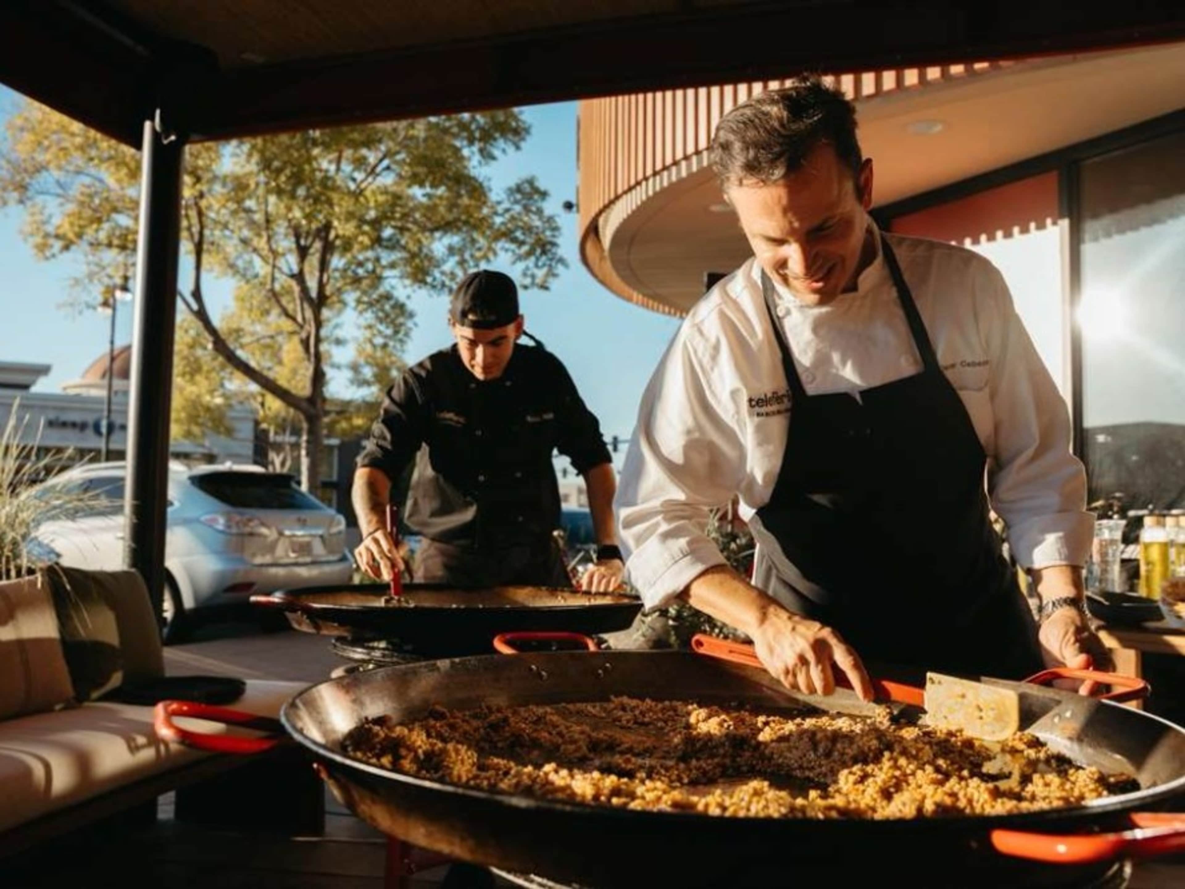 Live Cooking Paella Show