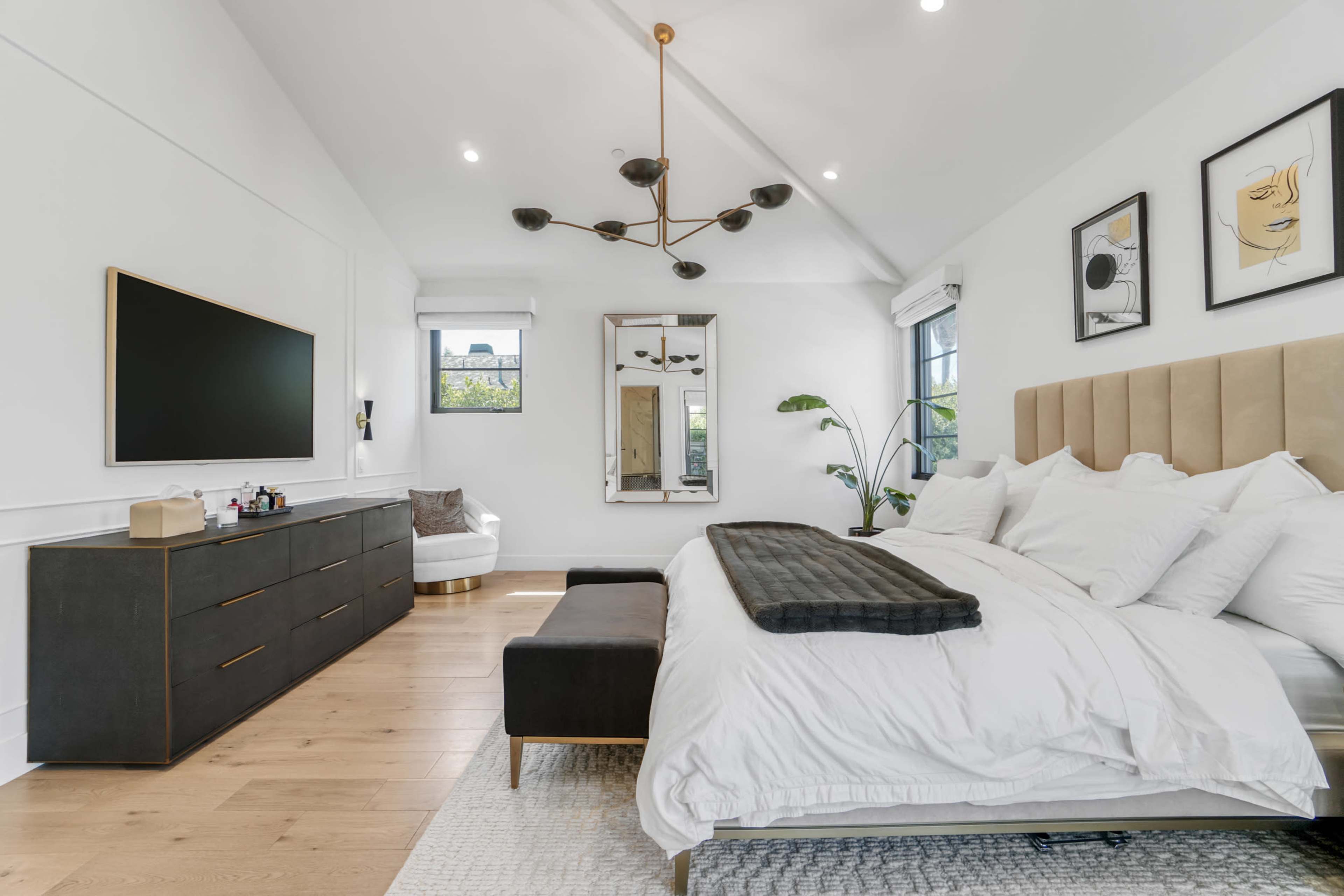 Modern Spanish Style Beverly Hills home with a pool Image in Central LA, Beverly Hills, CA