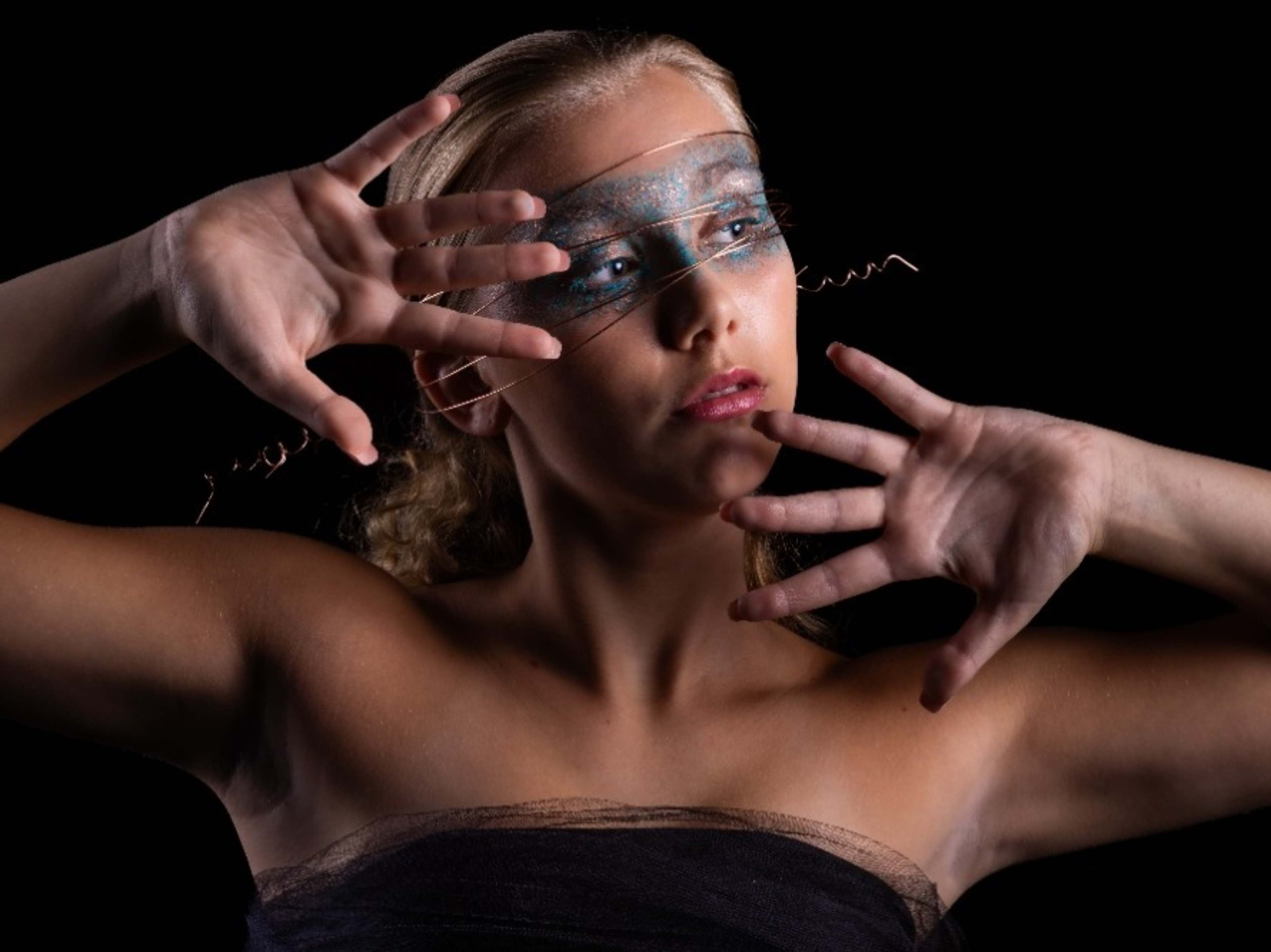 Intricate or Avant-Garde Make-up