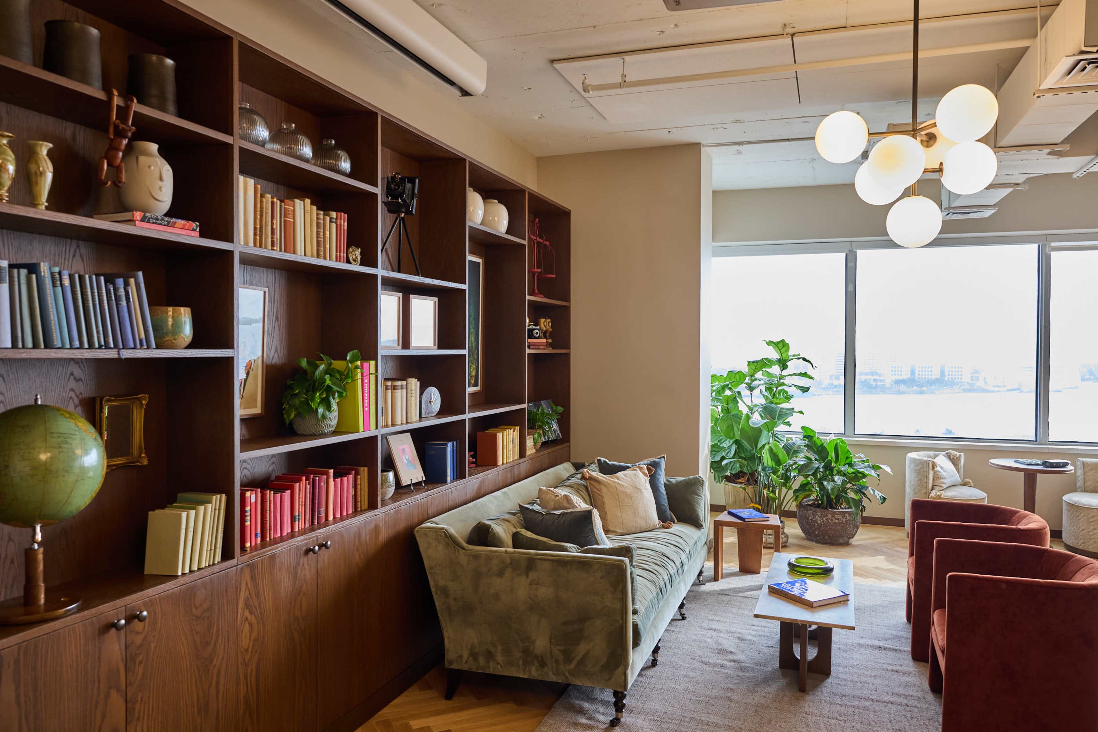 Meeting Room Downtown (Up to 8 people) Image in Downtown Miami, Miami, FL