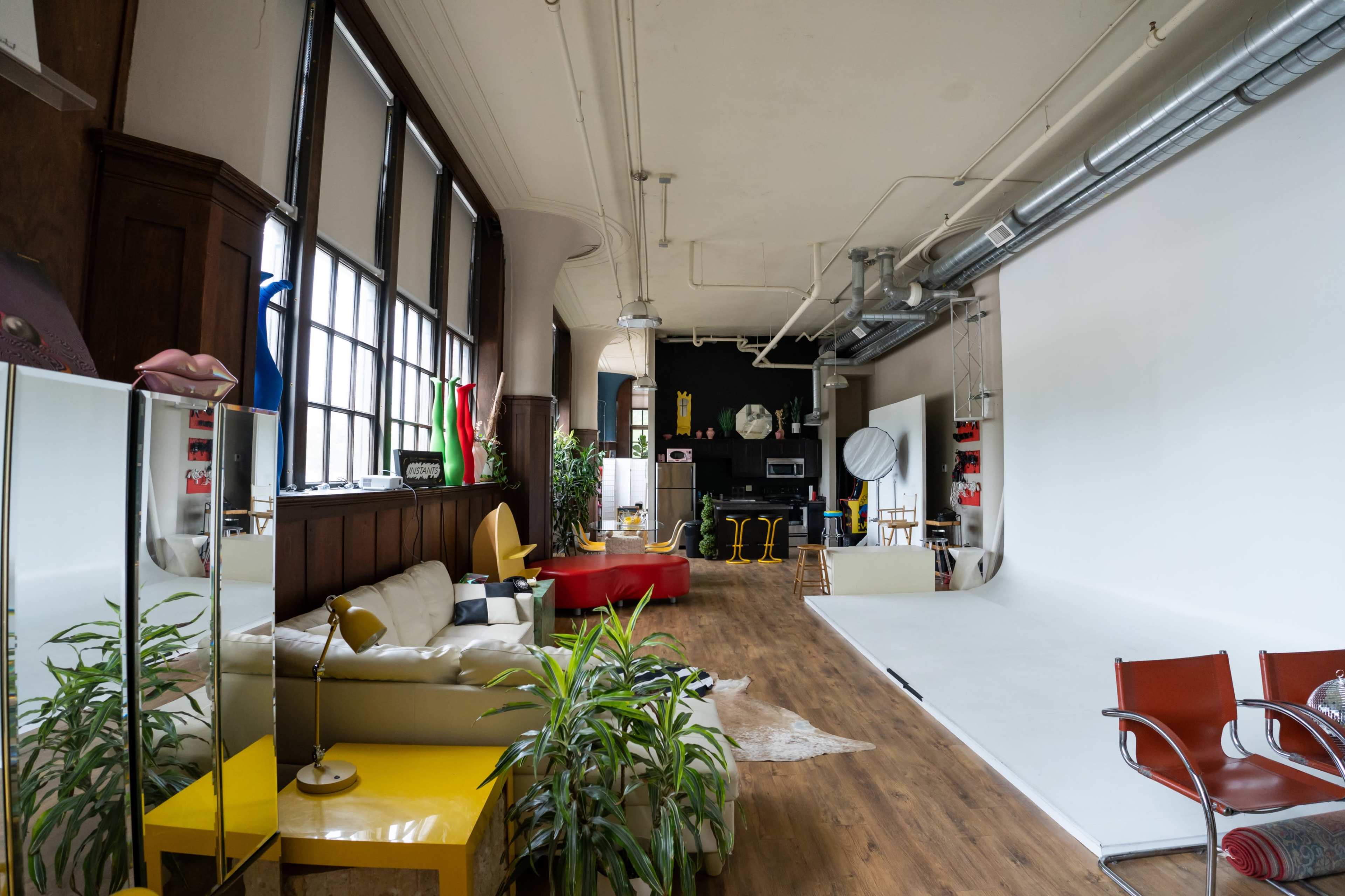 Colorful Downtown Studio with High Ceilings Image in Downtown, Cleveland, OH