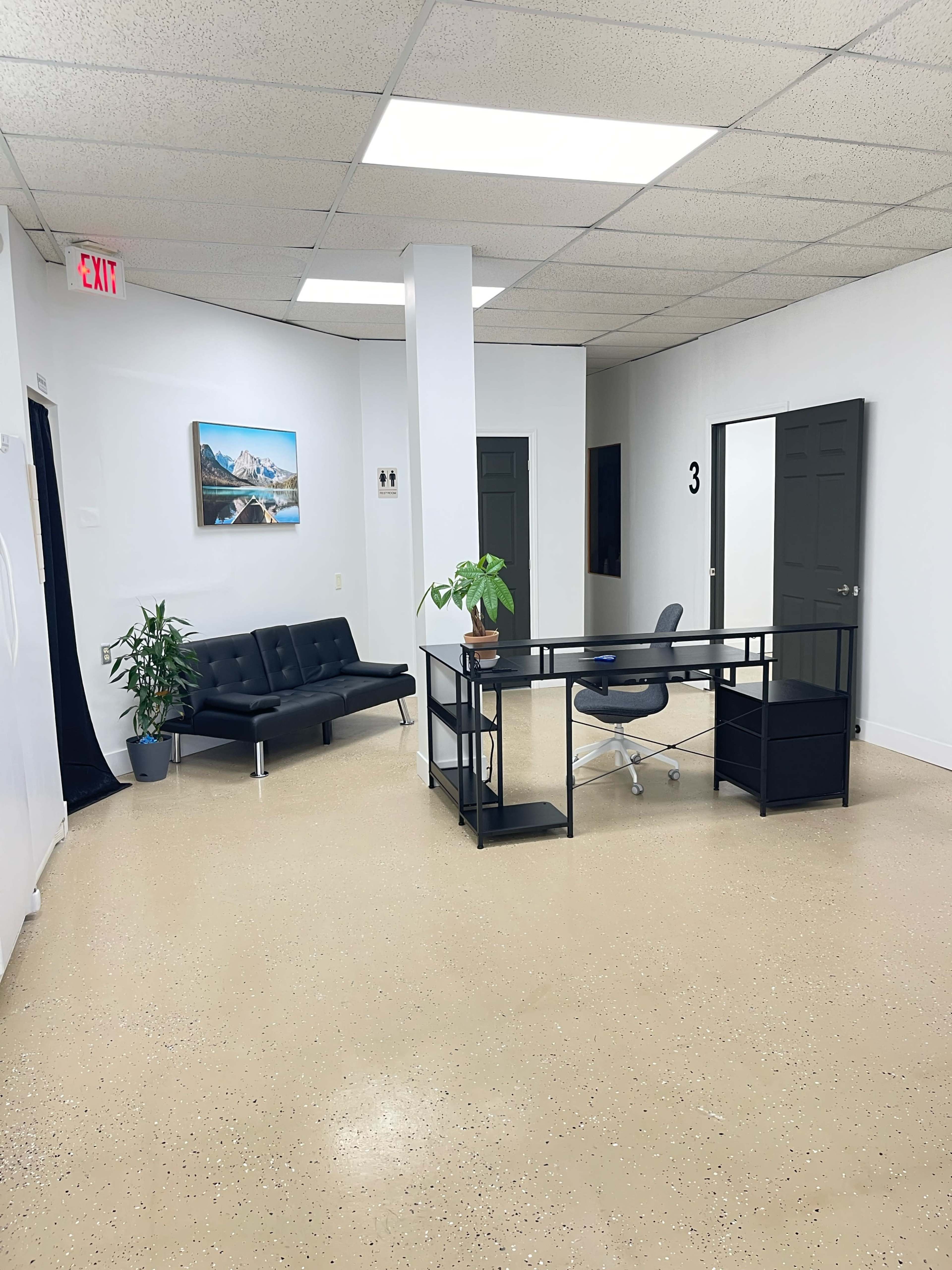 Turnkey Medical Room for Rent – Perfect for NDs, MDs, and Wellness Practitioners Image in Bradford, Bradford, ON