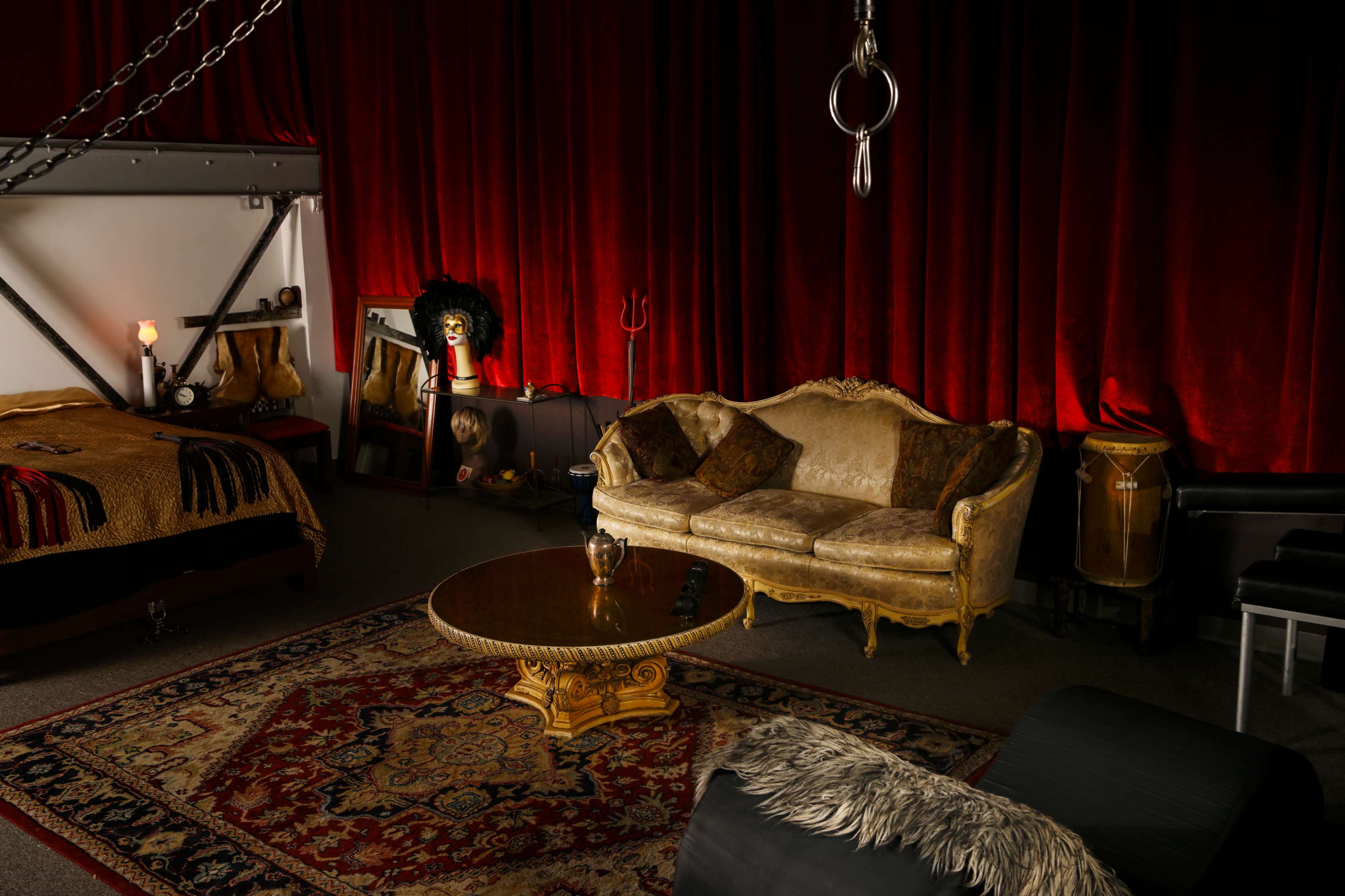 Vintage Luxury Boudoir studio with panoramic windows and multiple sets Image in Emeryville, Emeryville, CA