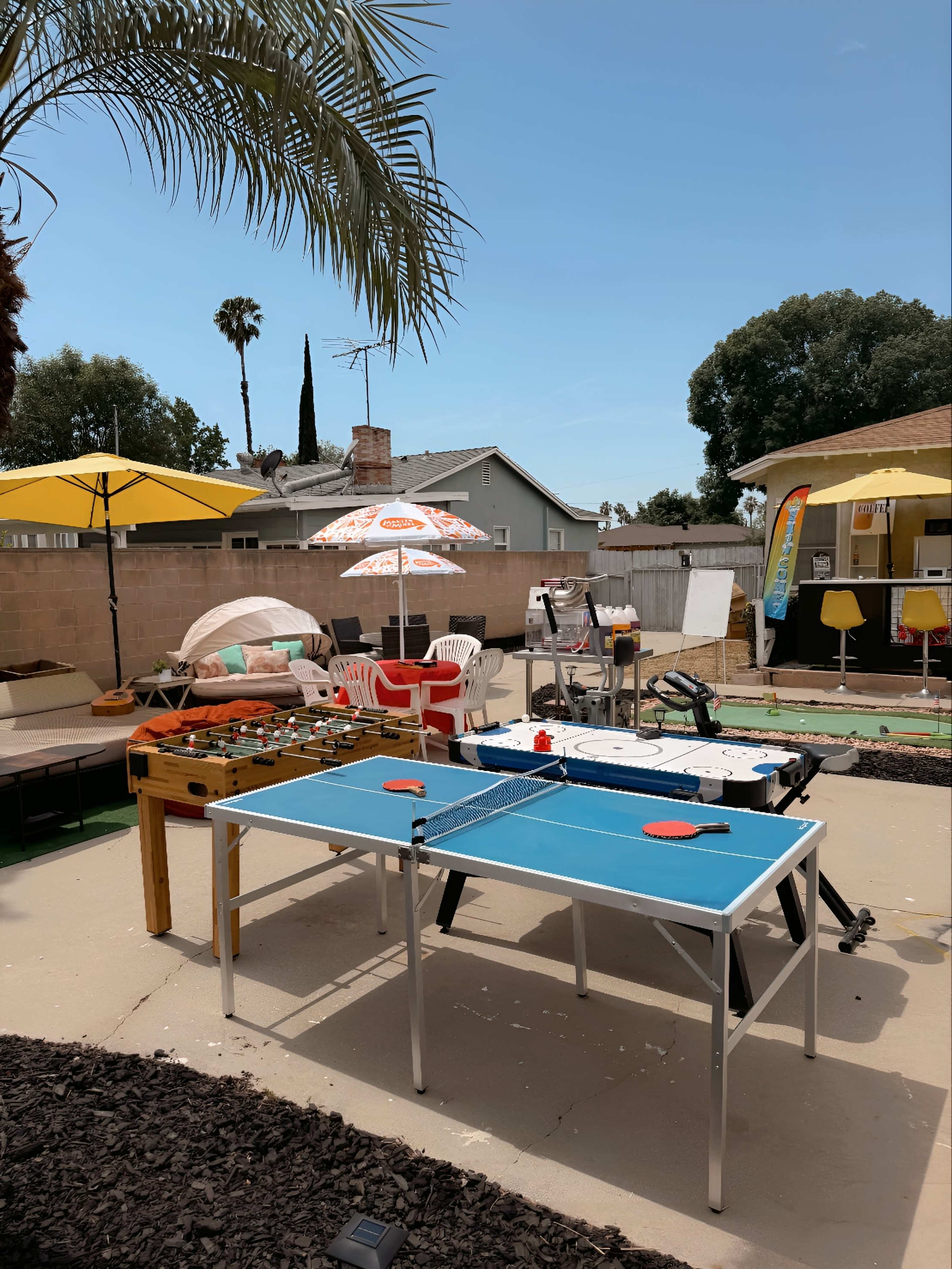 A Vibe: Gigantic Riverside Pool Retreat Image in Wood Streets, Riverside, CA