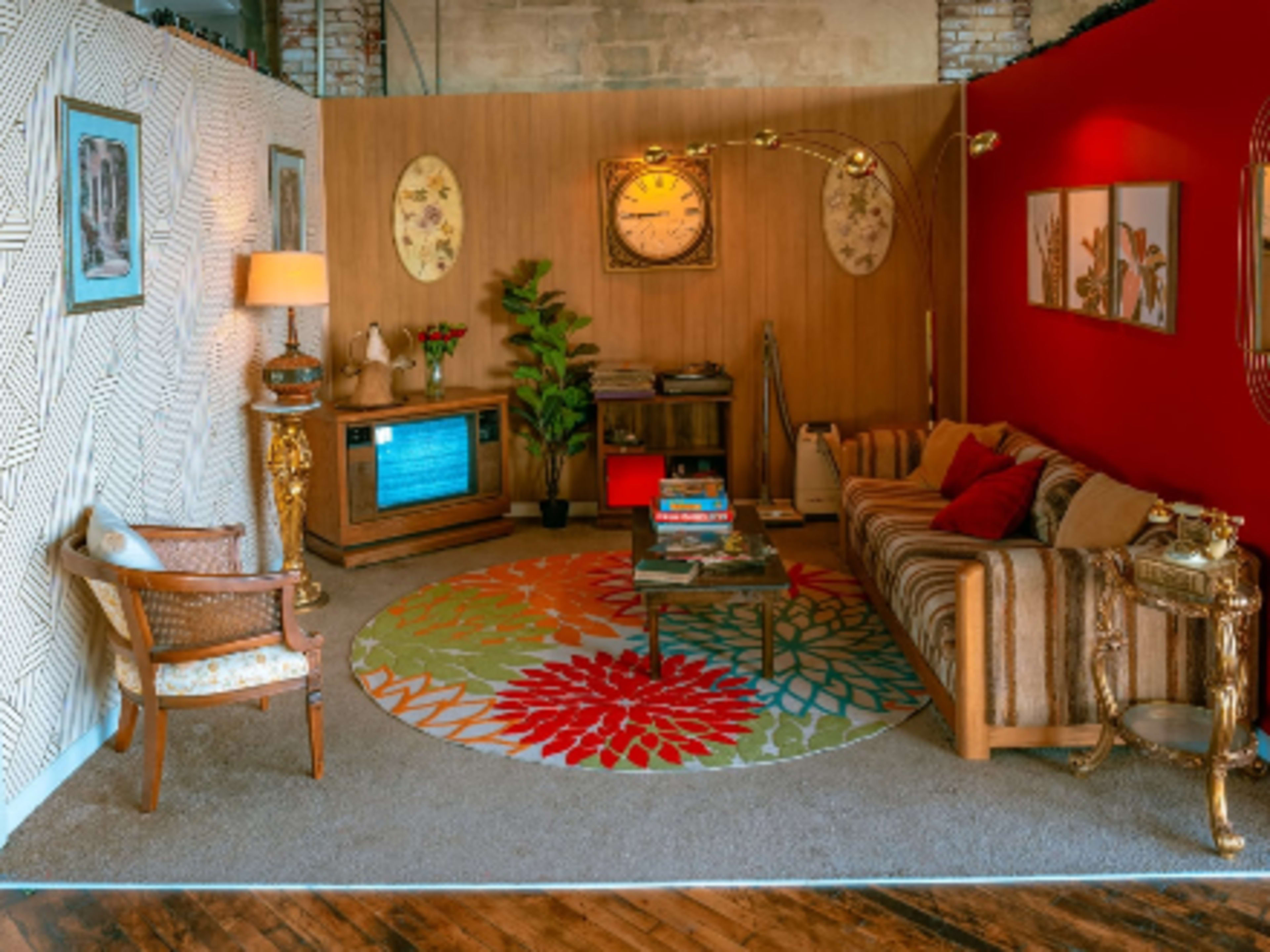 VINTAGE READY TO SHOOT LIVINGROOM 