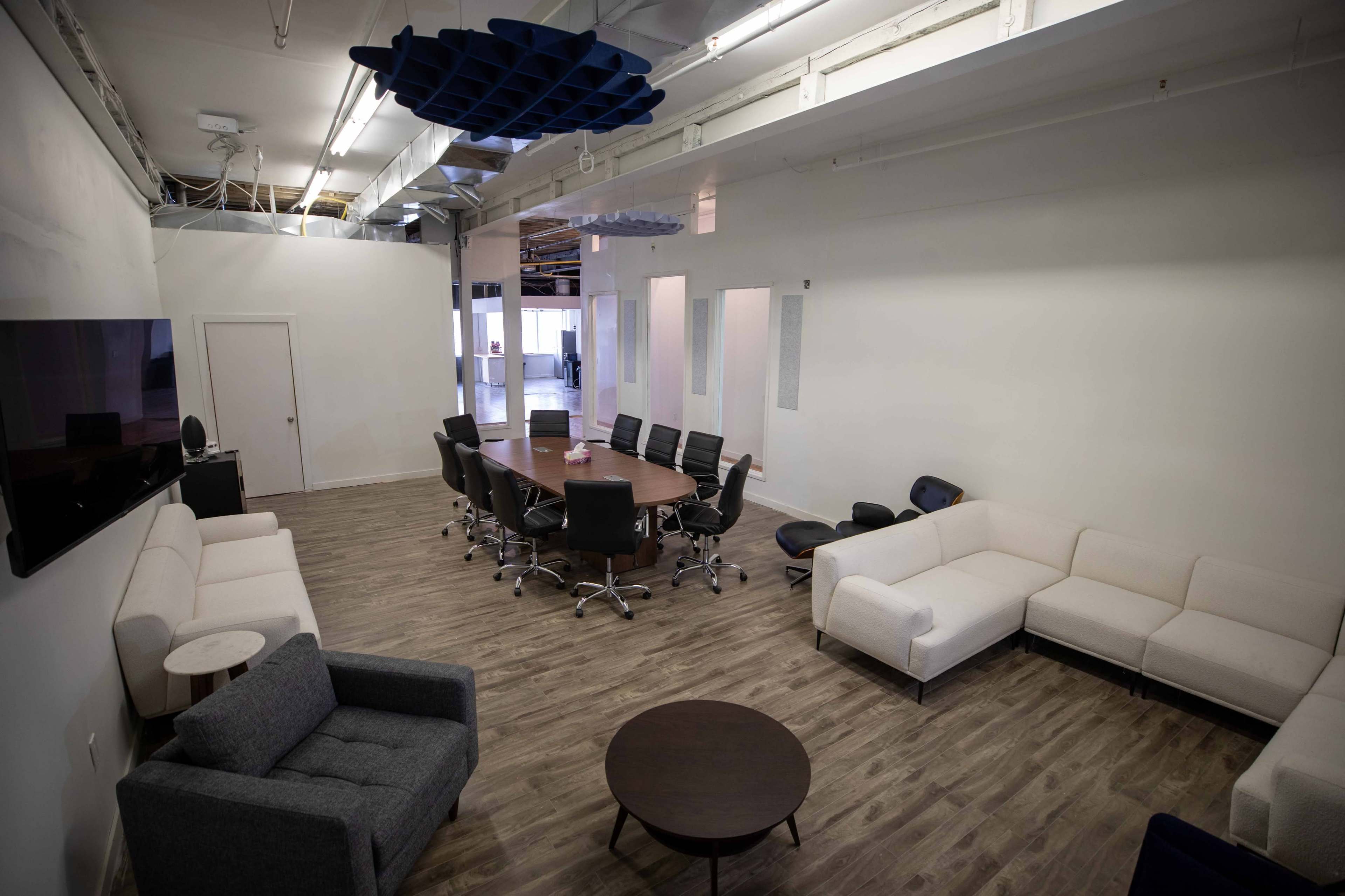 Queen West, loft style, functional kitchen Image in Niagara, Toronto, ON