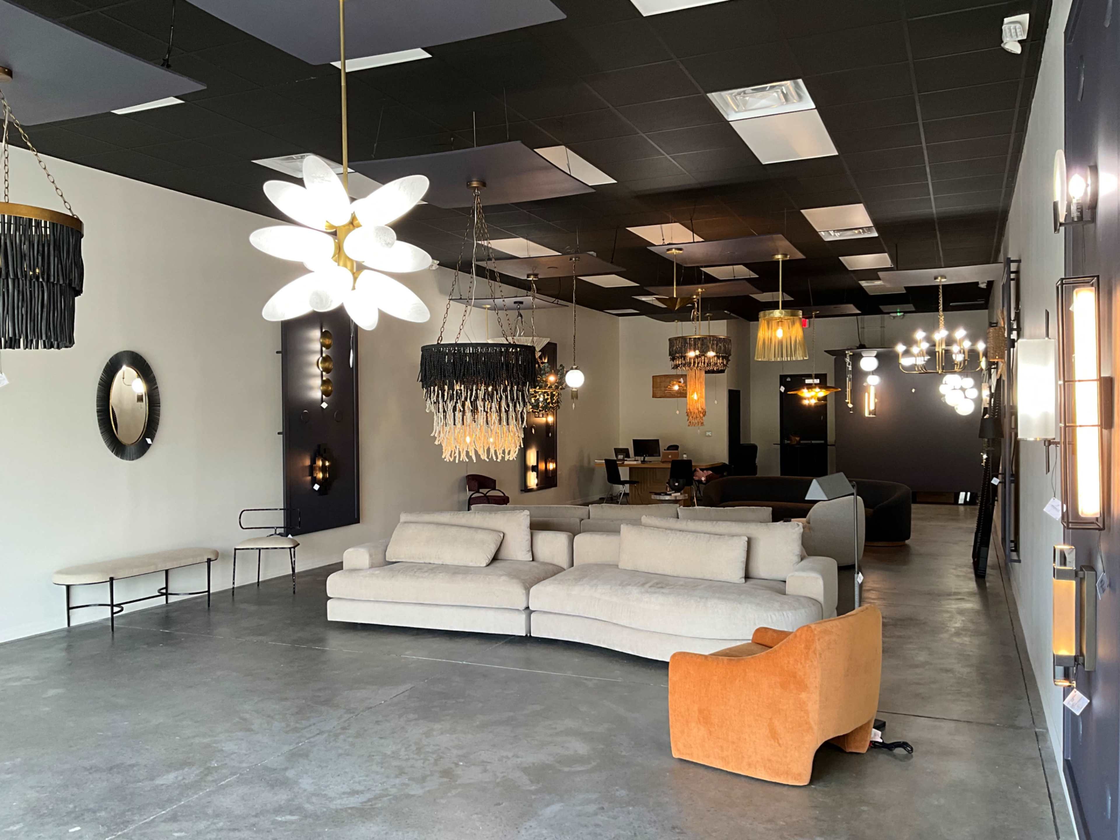 Showroom Ideal Setting for Hosting an Event, Party or Photoshoot Image in St. Cloud, st. Cloud, FL