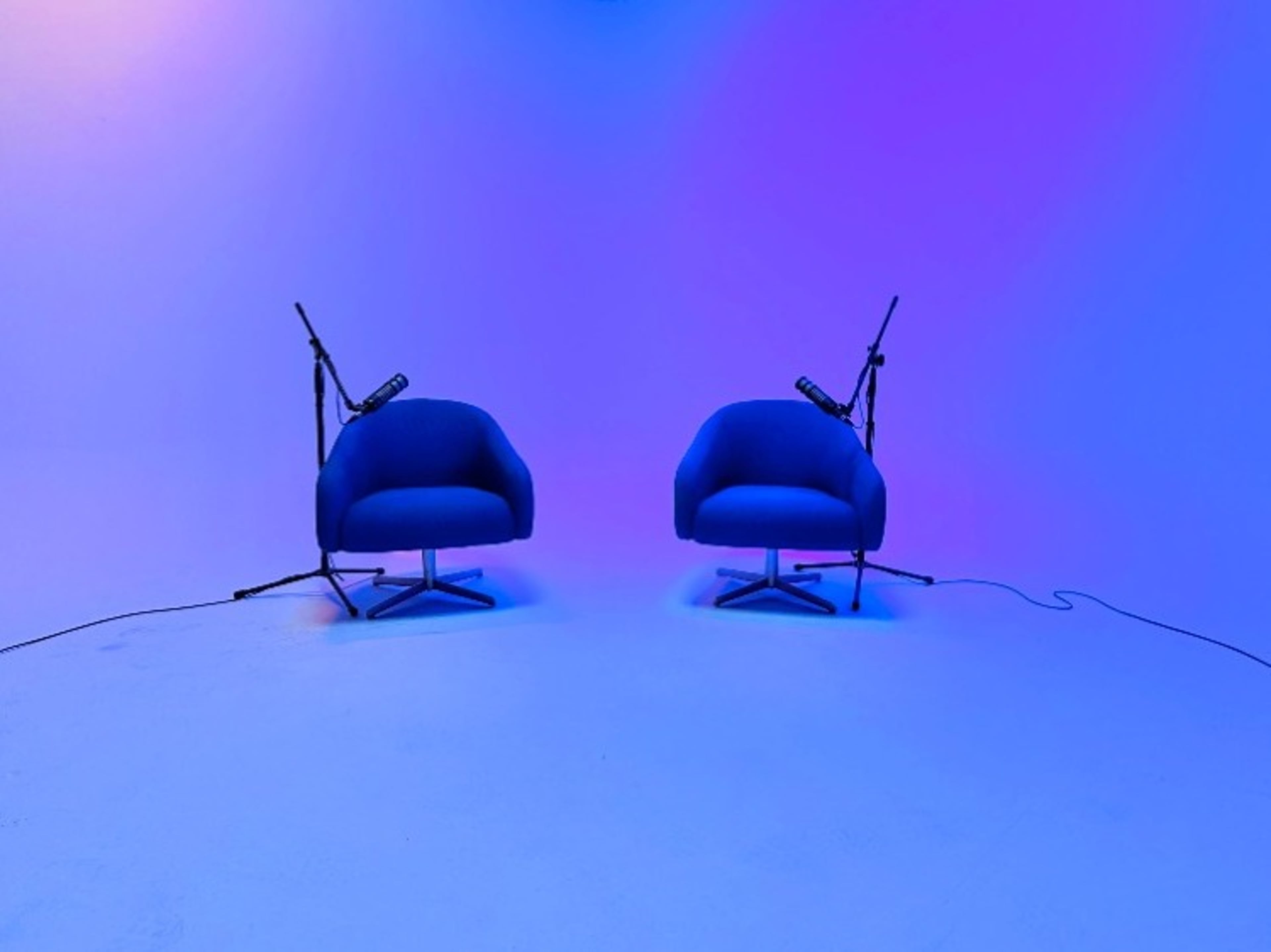 Cyc Wall Mini-Session (floor allowed)