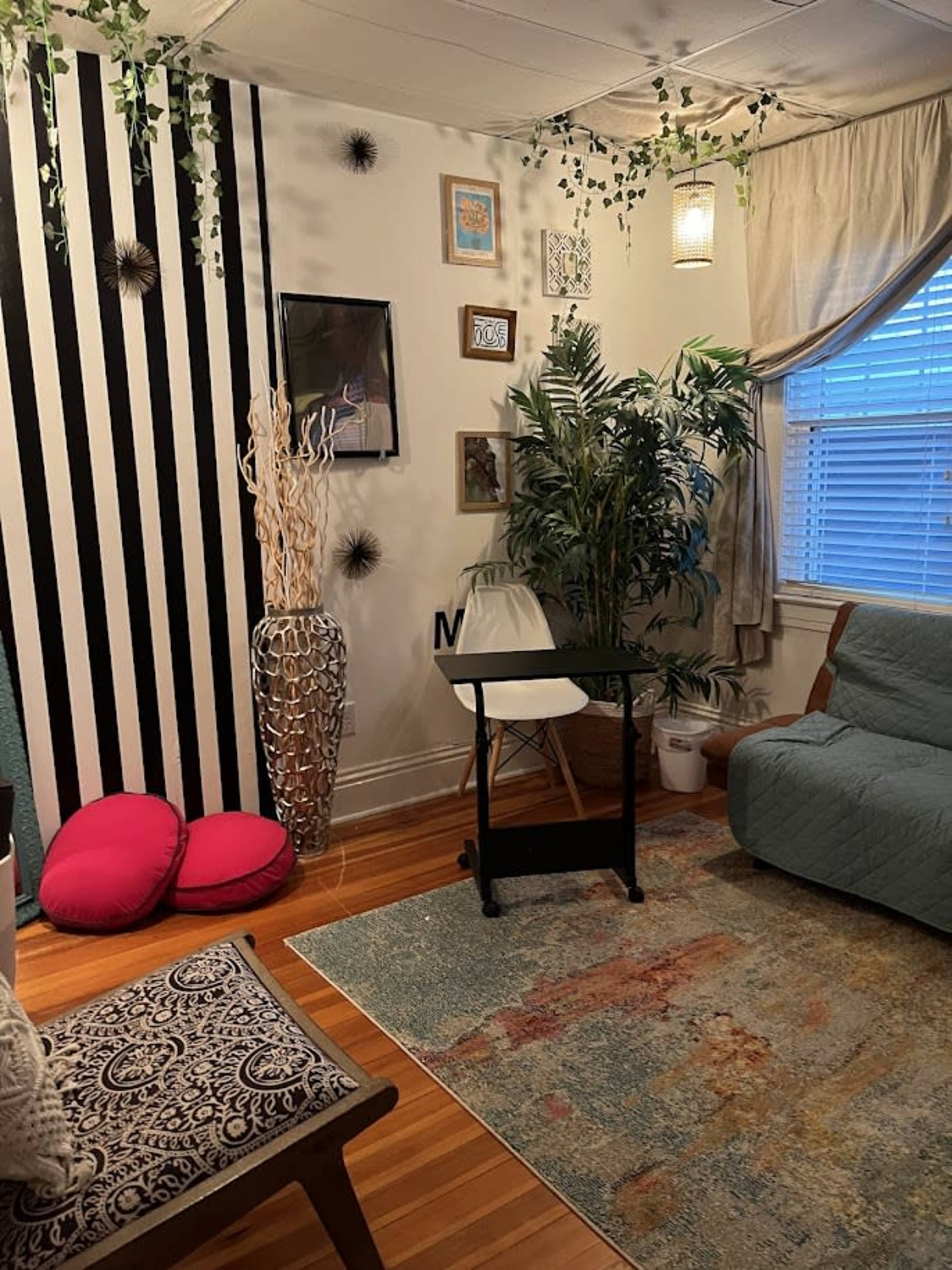 The Urban Cabin Loft for Meetings, Coworking & Creative Sessions Image in Thornton Township, Homewood, IL