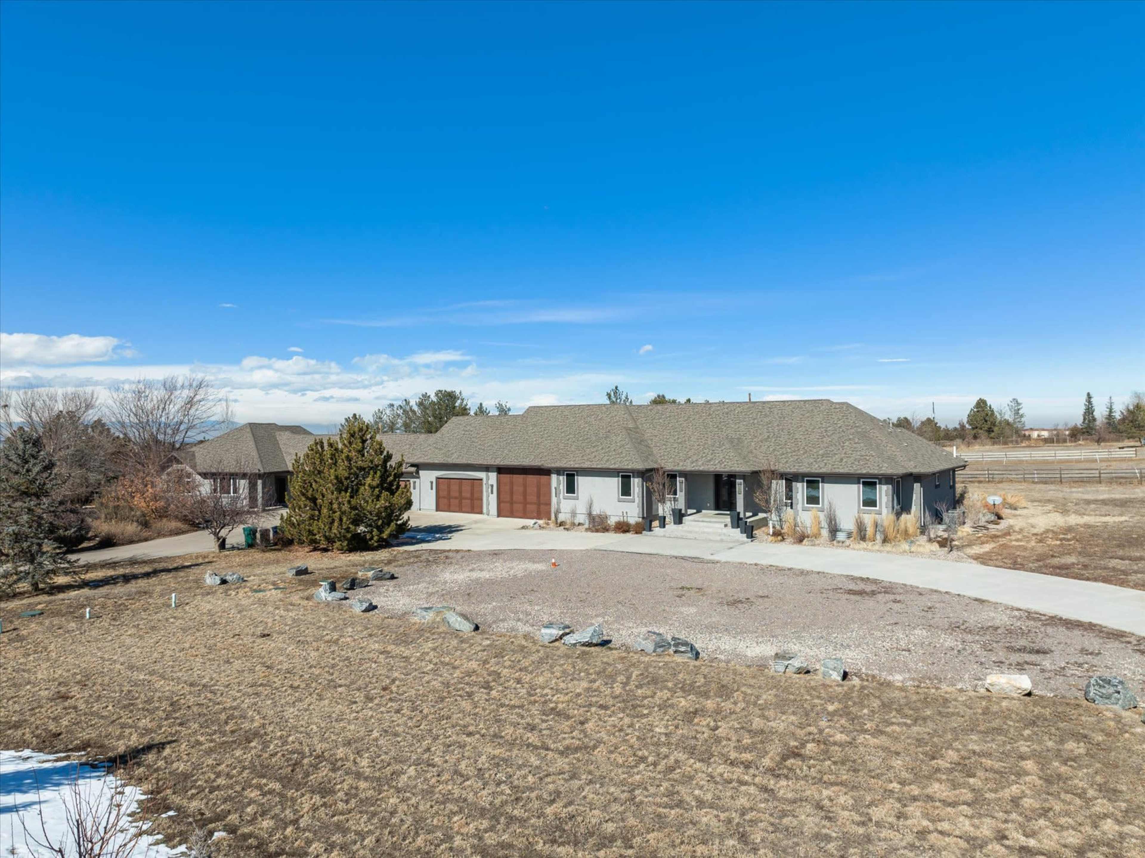 Exclusive Villa with Expansive Space and Private Bar Image in Foxfield, Foxfield, CO