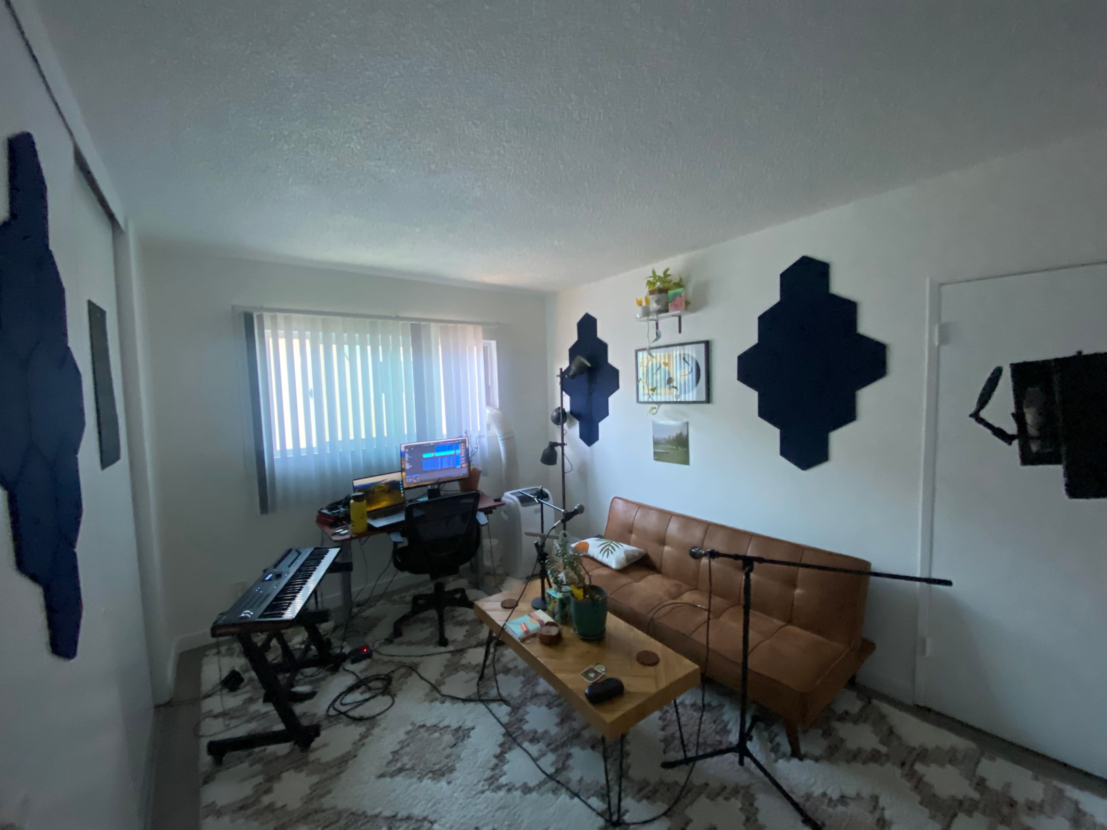 Welcoming Music & Podcast Studio in LA *ENGINEER INCLUDED* Image in Palms, Los Angeles, CA
