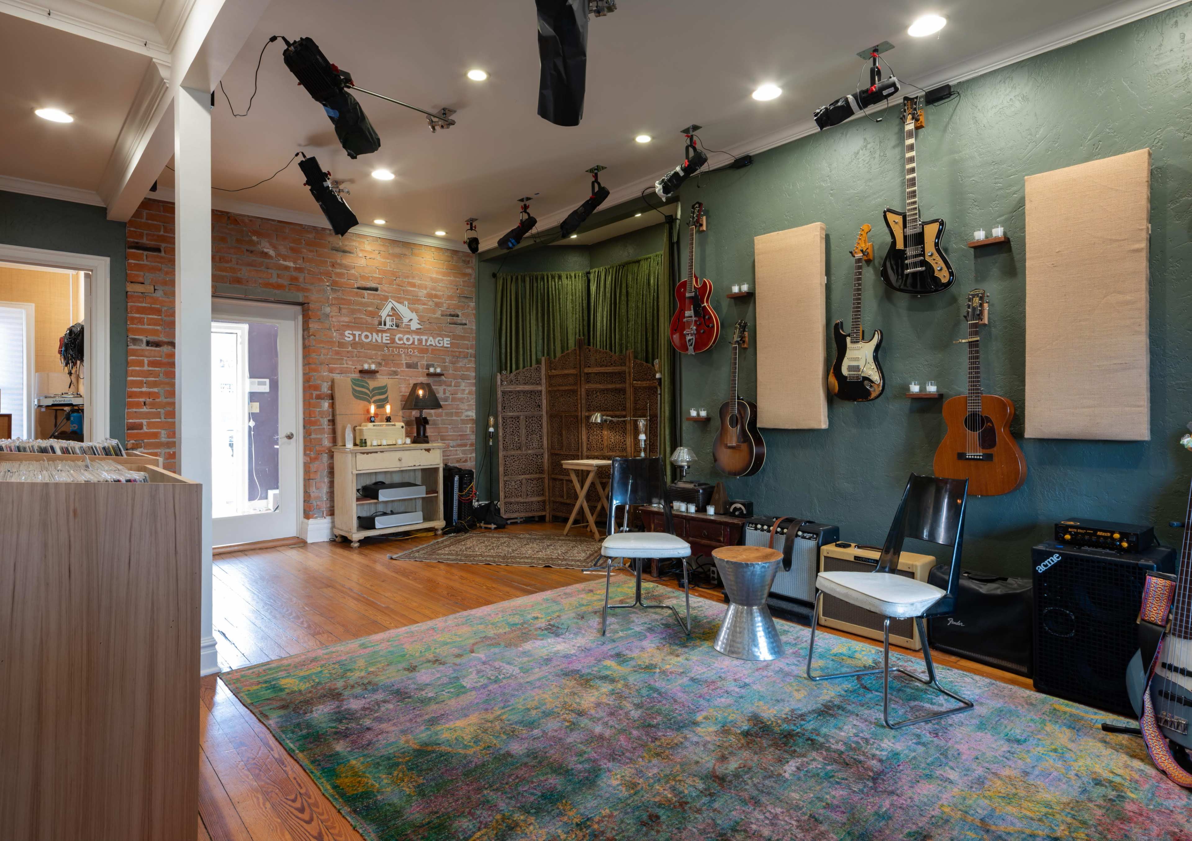 Your ideal, warm and inviting event space in the heart of downtown at 1928 Pearl St. Image in Central Boulder, Boulder, CO
